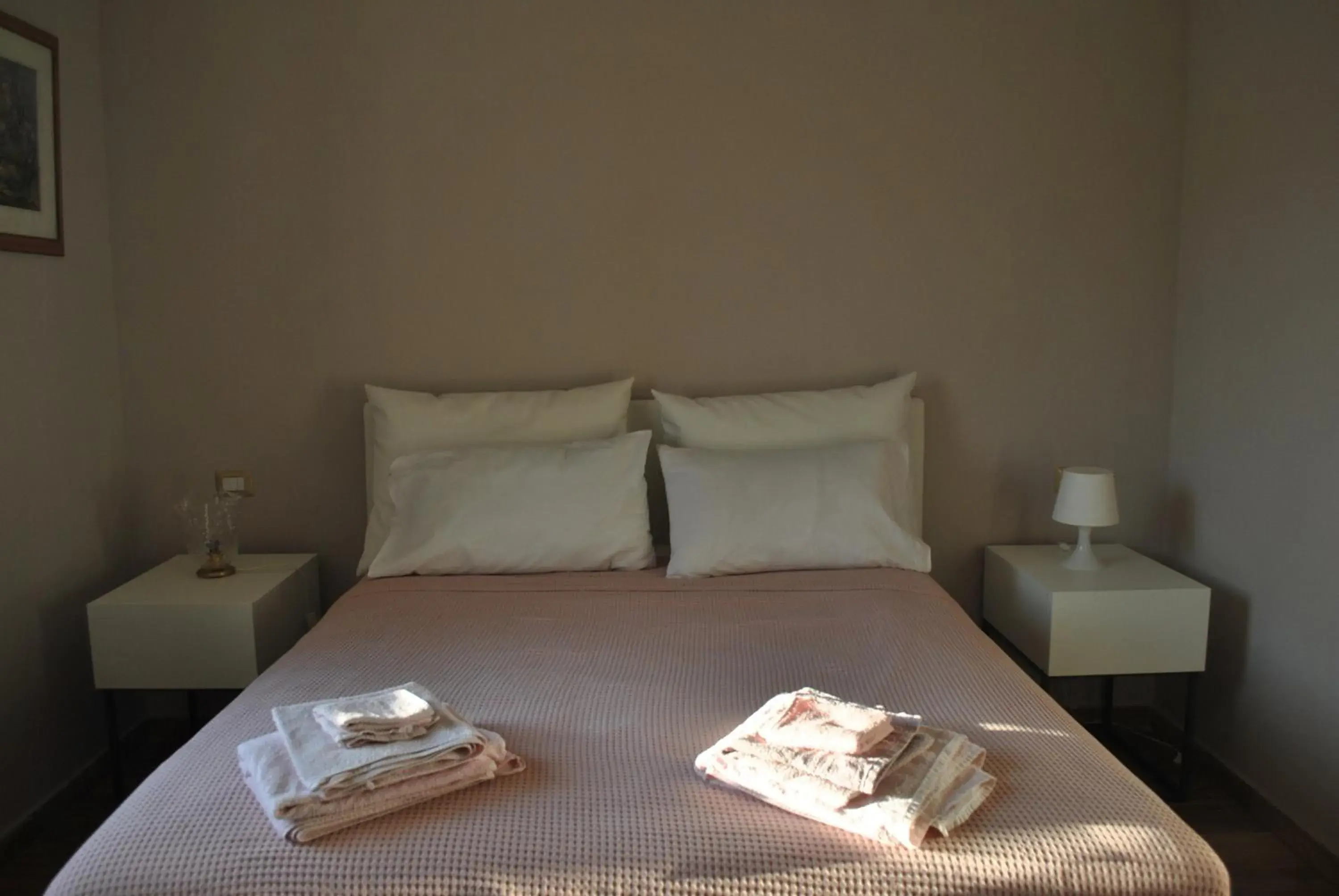 Double Room with Garden View - single occupancy in Puteoli house Double Room with Garden View - single occupancy in Puteoli house