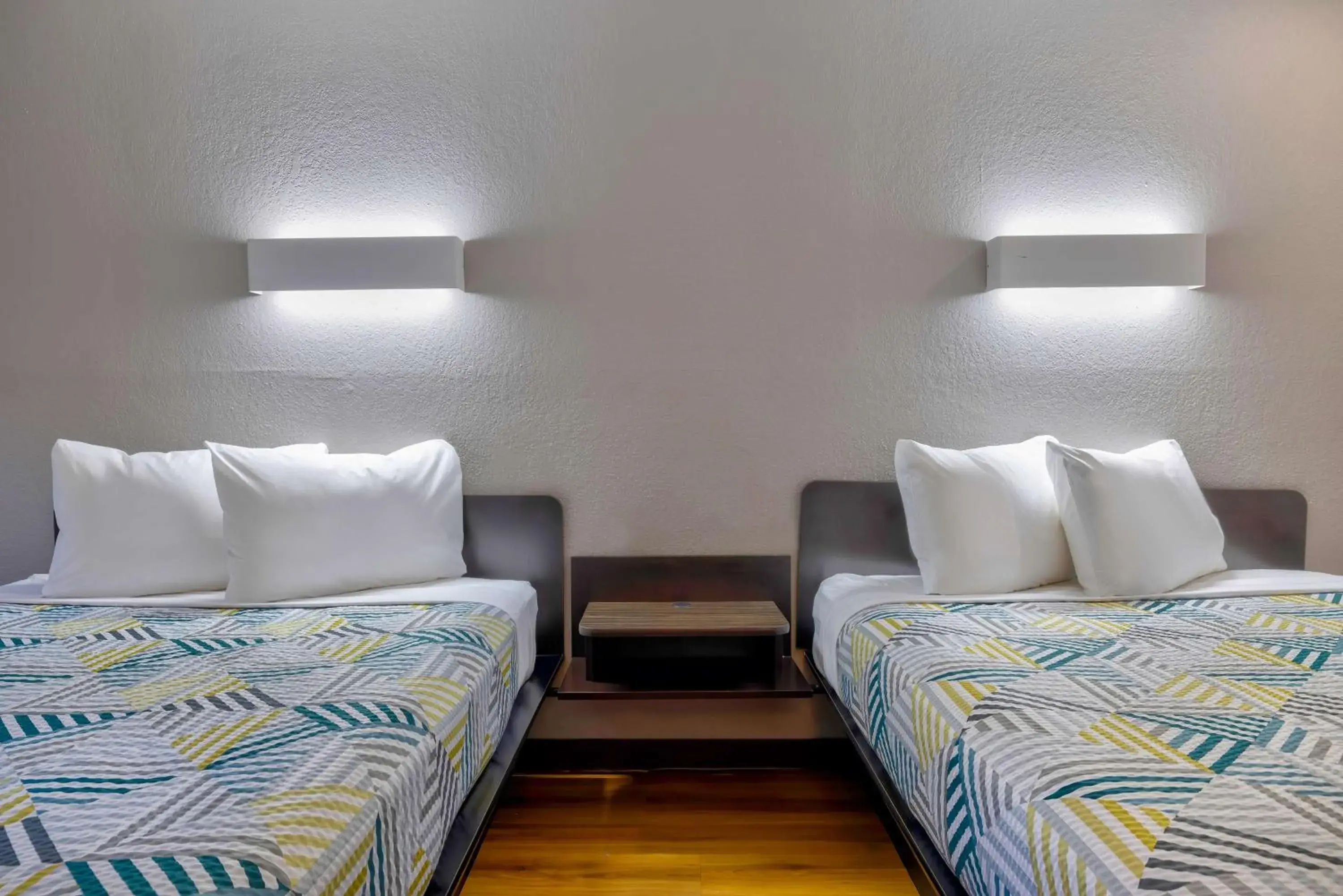 Deluxe Queen Room with Two Queen Beds - Non-Smoking in Motel 6 Little Rock AR South Deluxe Queen Room with Two Queen Beds - Non-Smoking in Motel 6 Little Rock AR South