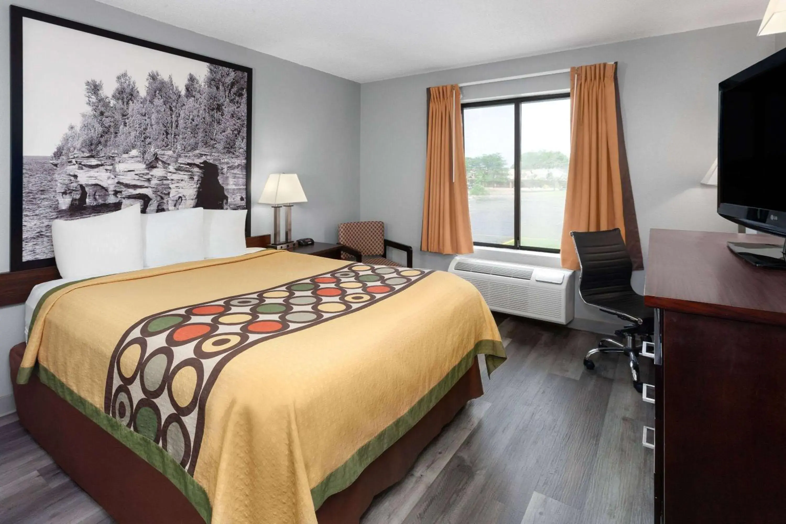 Queen Room - Non-Smoking in Super 8 by Wyndham Sun Prairie/Madison E Queen Room - Non-Smoking in Super 8 by Wyndham Sun Prairie/Madison E