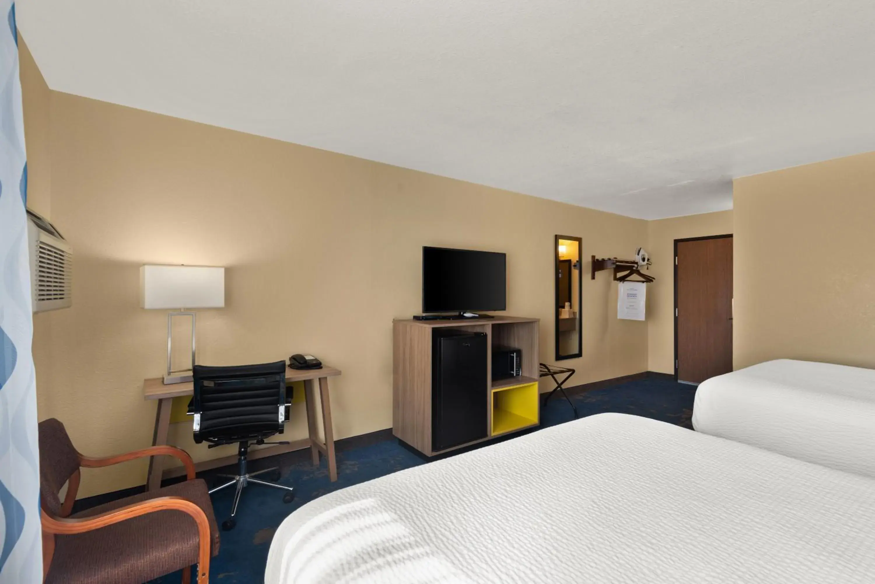 Double Room - Disability Access/Non-Smoking in Days Inn by Wyndham Newton Double Room - Disability Access/Non-Smoking in Days Inn by Wyndham Newton