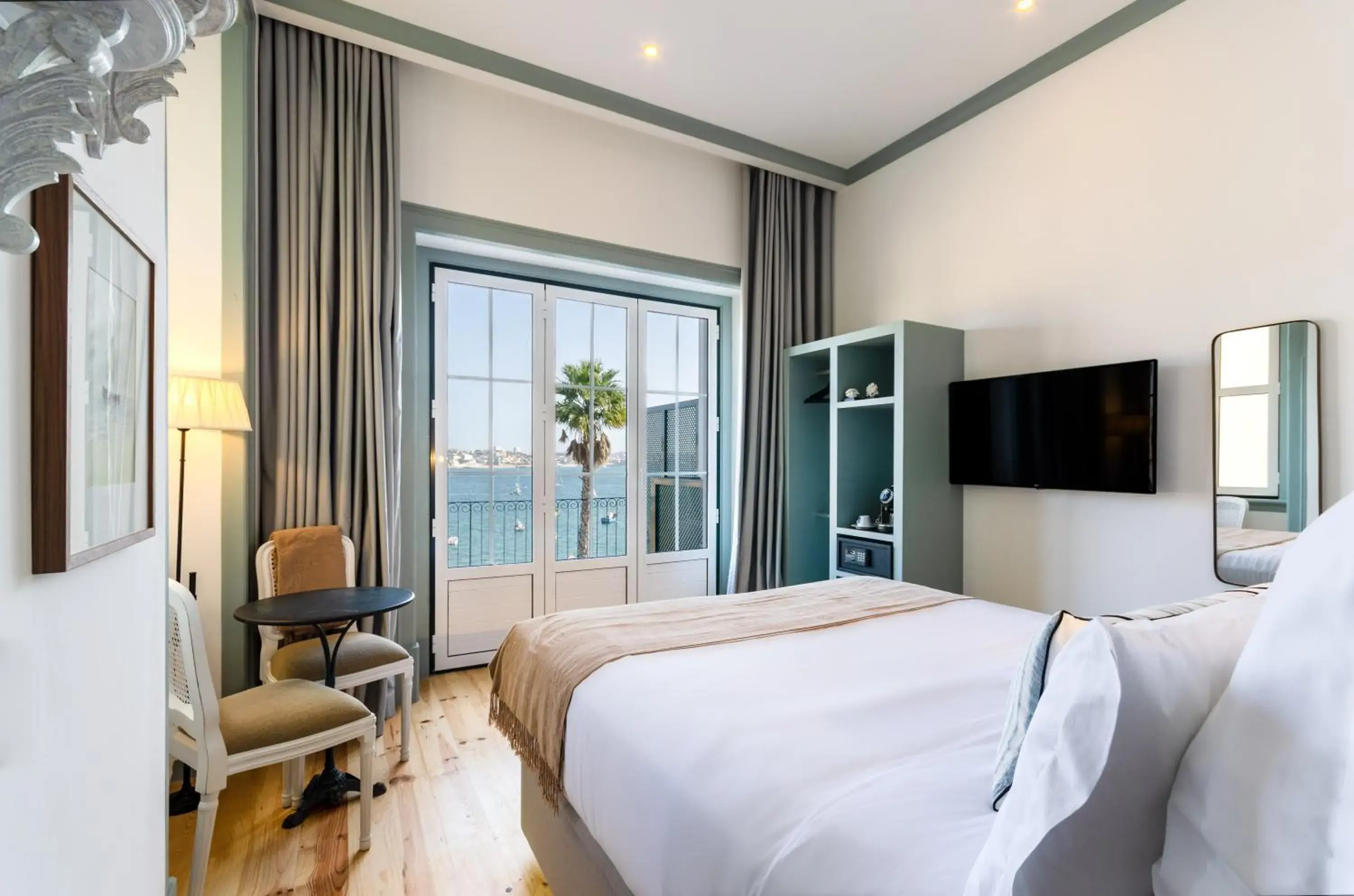 Superior Room with Balcony and Sea View in Westlight Cascais Chalet - Adults Only Superior Room with Balcony and Sea View in Westlight Cascais Chalet - Adults Only