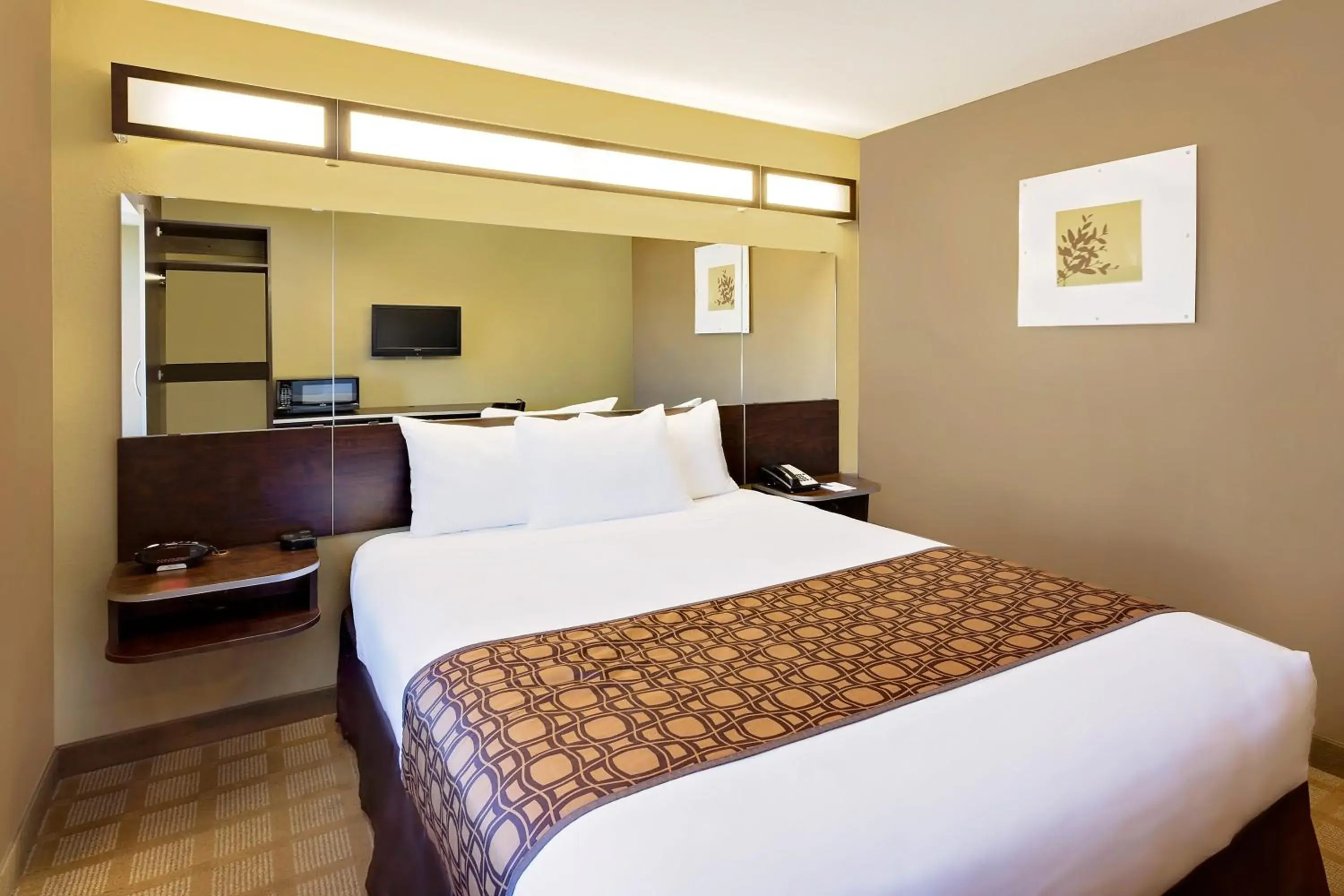 Queen Room - Mobility Access/Non-Smoking in Microtel Inn & Suites by Wyndham Prairie du Chien Queen Room - Mobility Access/Non-Smoking in Microtel Inn & Suites by Wyndham Prairie du Chien