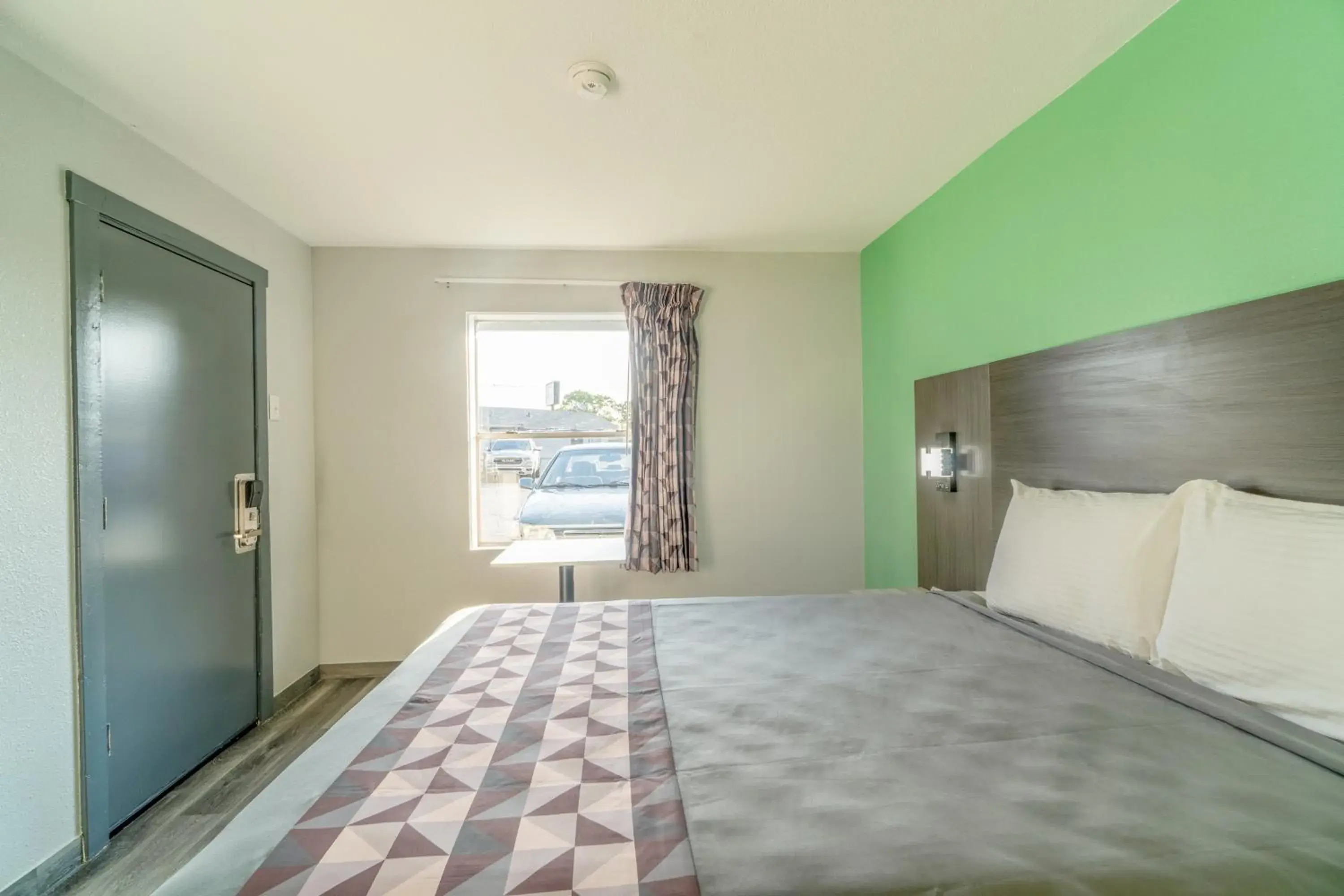 Queen Room in Royal Inn Queen Room in Royal Inn