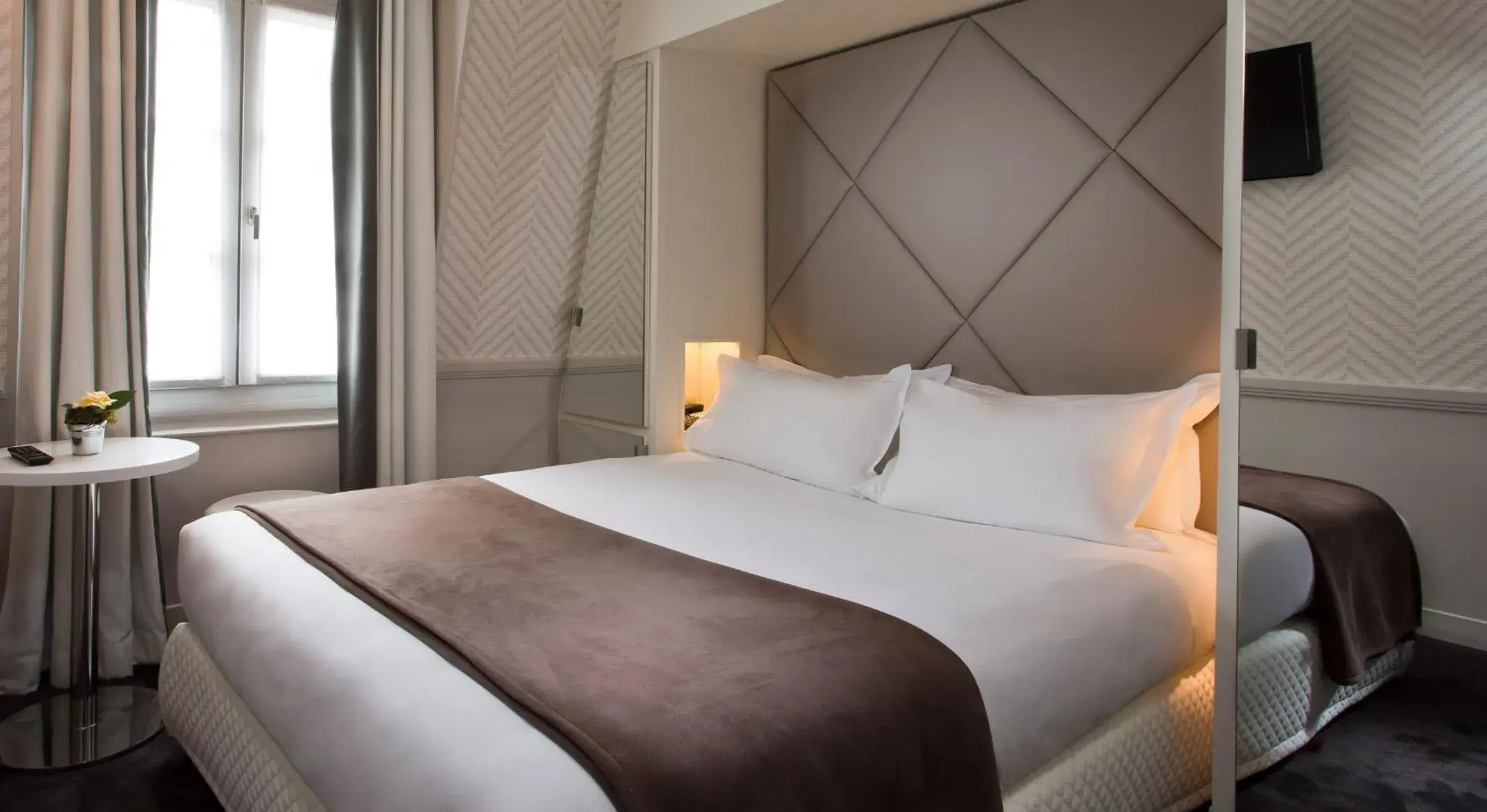 Budget Double Room in Longchamp Elysées Budget Double Room in Longchamp Elysées