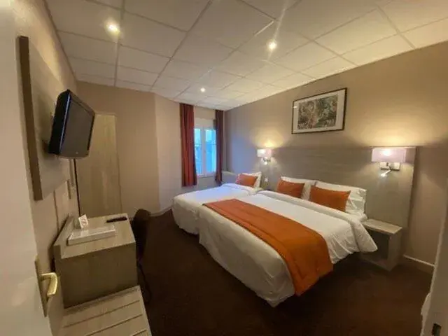 Standard Triple Room in Hotel Regina & Spa Standard Triple Room in Hotel Regina & Spa