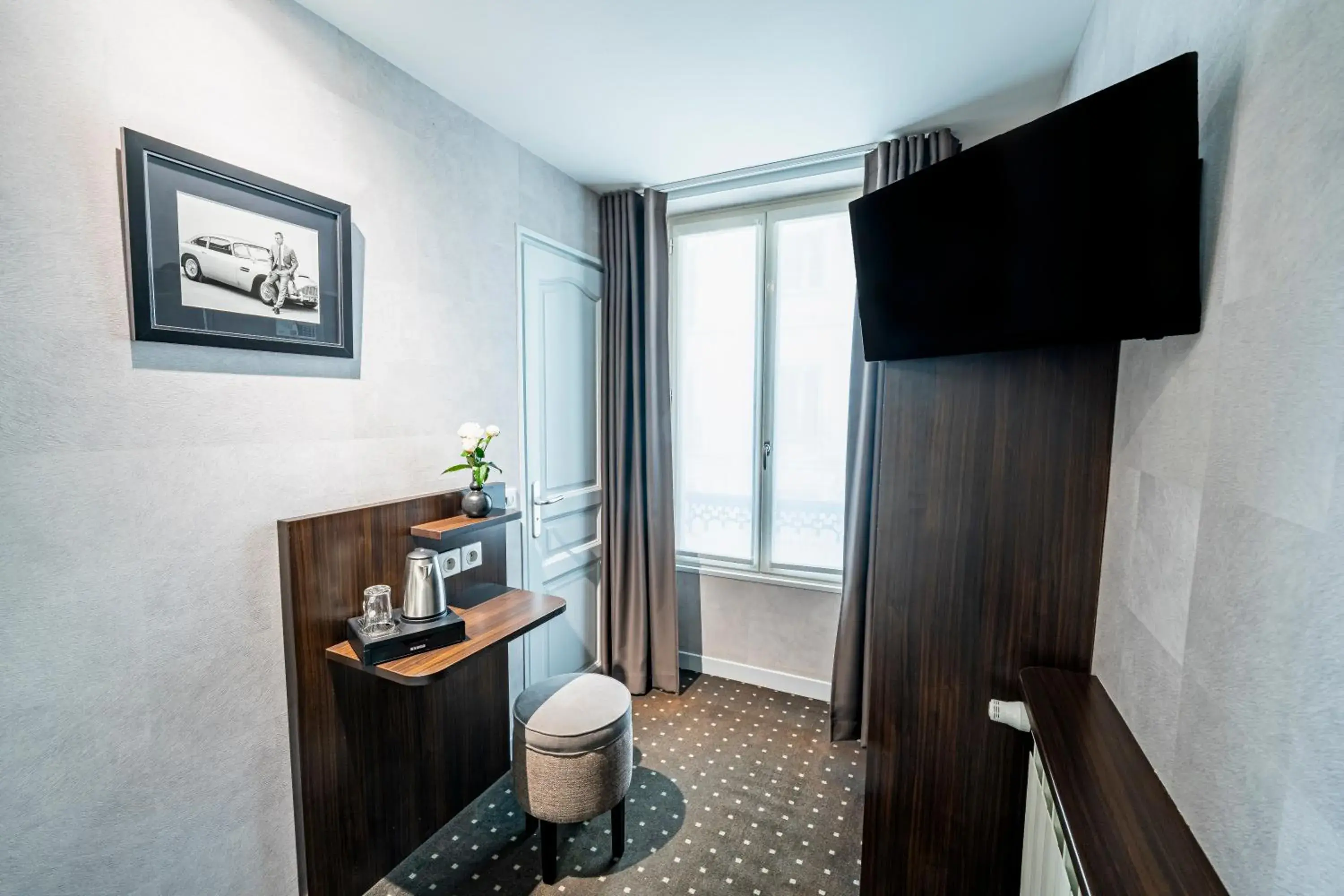 Single Room in Hotel de la Paix Tour Eiffel Single Room in Hotel de la Paix Tour Eiffel