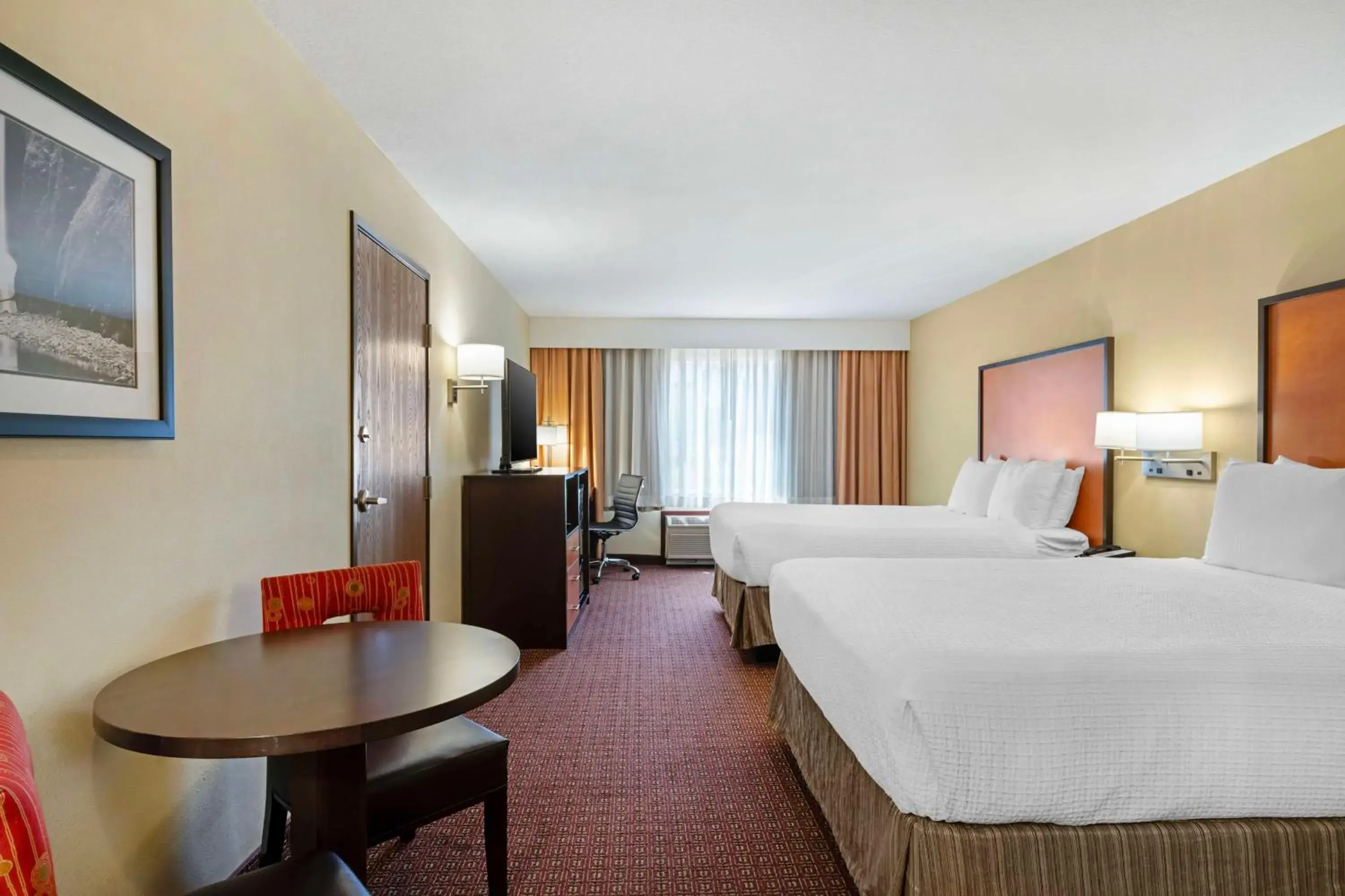 Queen Room with Two Queen Beds in Best Western Cascade Inn & Suites Queen Room with Two Queen Beds in Best Western Cascade Inn & Suites