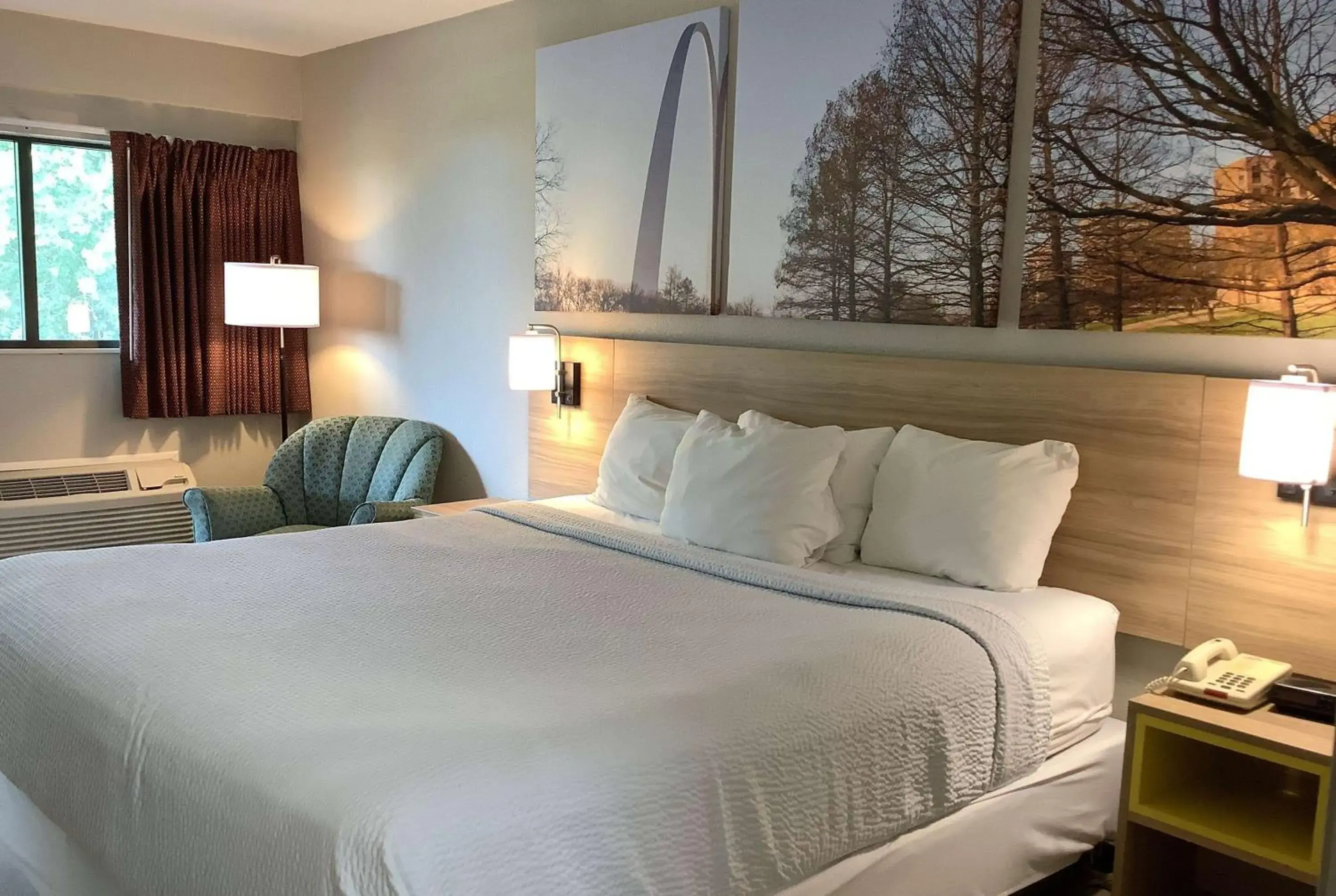 King Room - Non-Smoking in Days Inn by Wyndham Kingdom City King Room - Non-Smoking in Days Inn by Wyndham Kingdom City