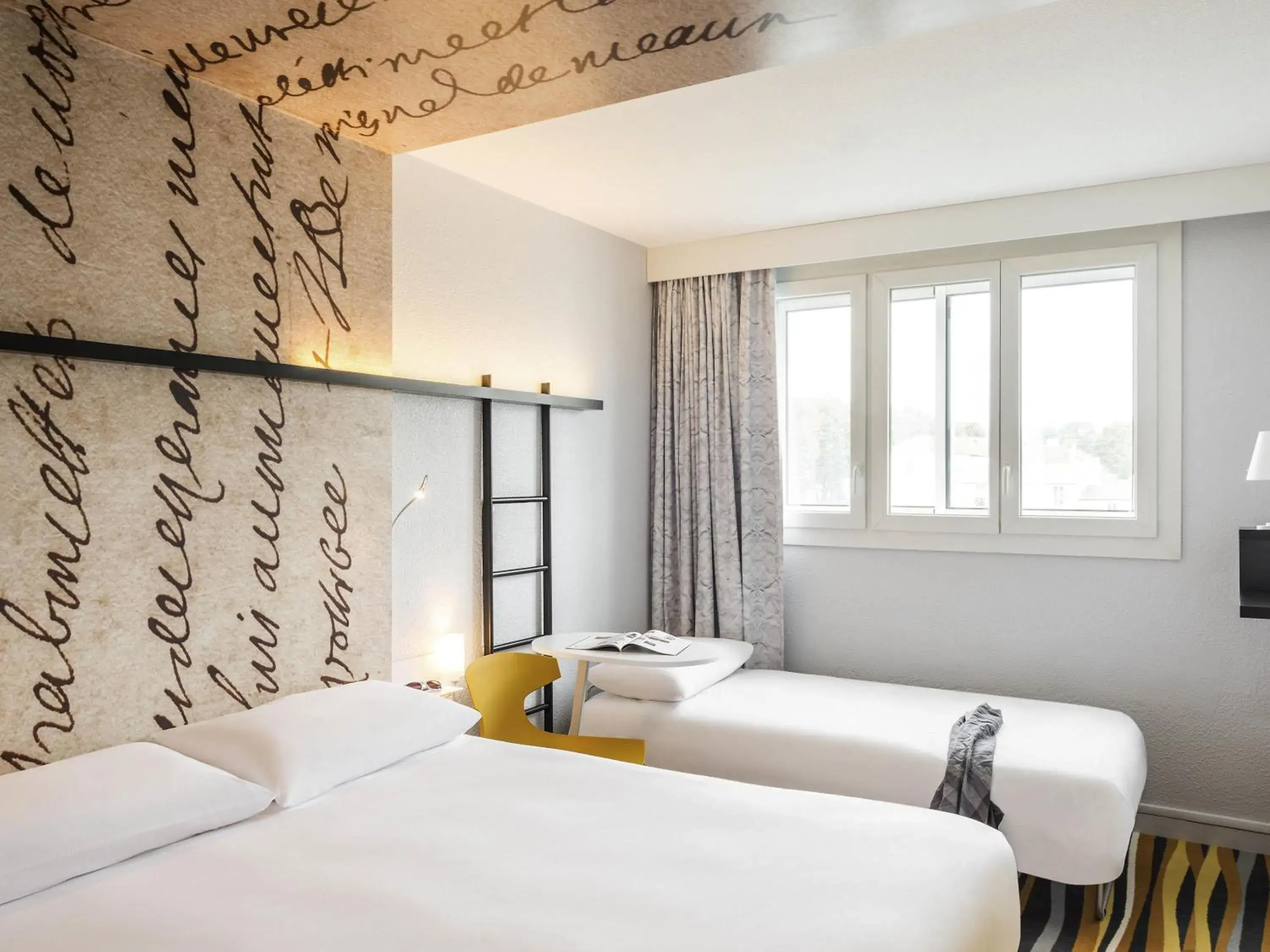 Triple Room with Sofa Bed in ibis Styles Meaux Centre Triple Room with Sofa Bed in ibis Styles Meaux Centre