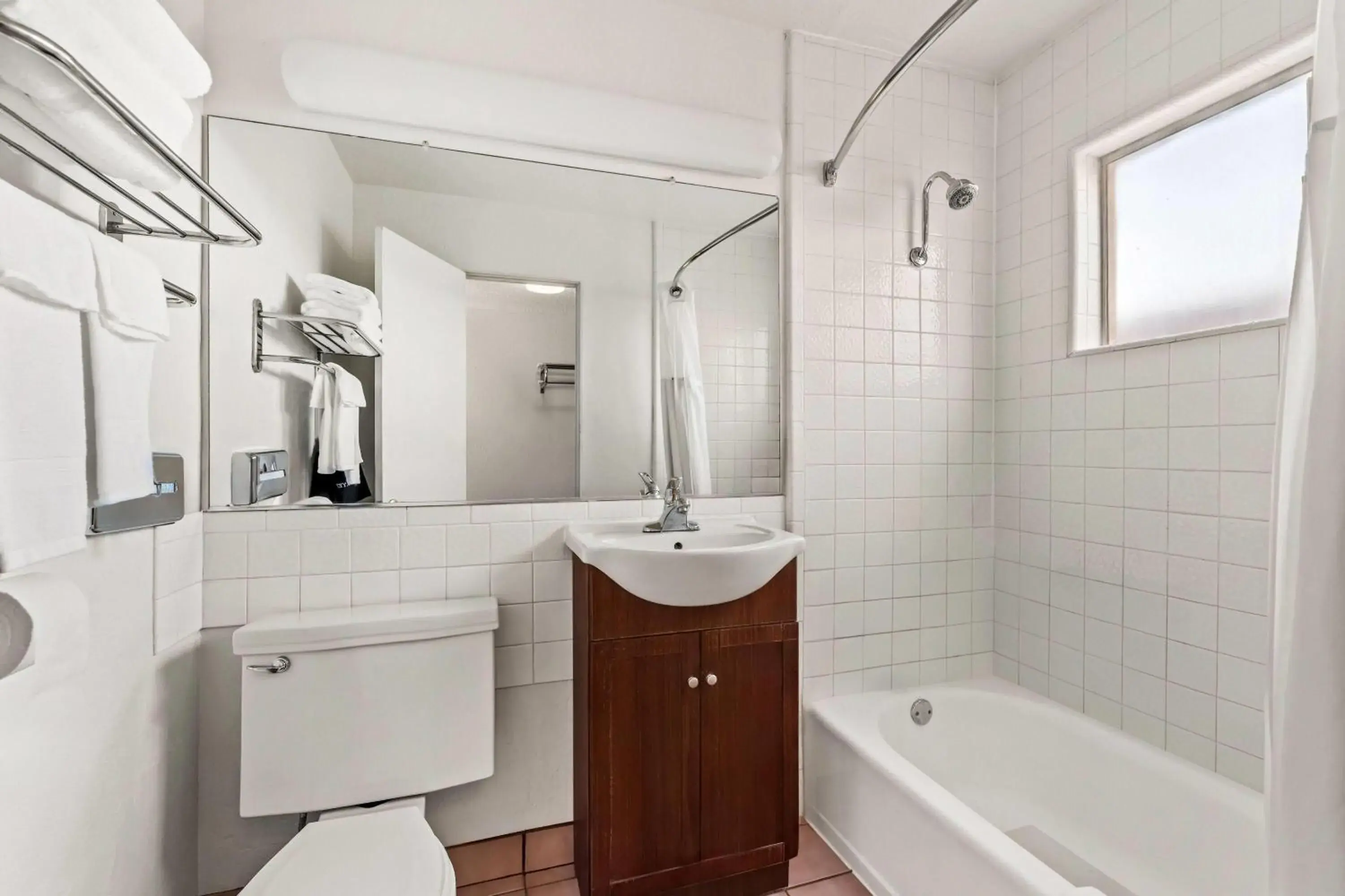 2 Queen Beds, Standard Room, Non-Smoking in Travelodge by Wyndham Page, View of Lake Powell 2 Queen Beds, Standard Room, Non-Smoking in Travelodge by Wyndham Page, View of Lake Powell