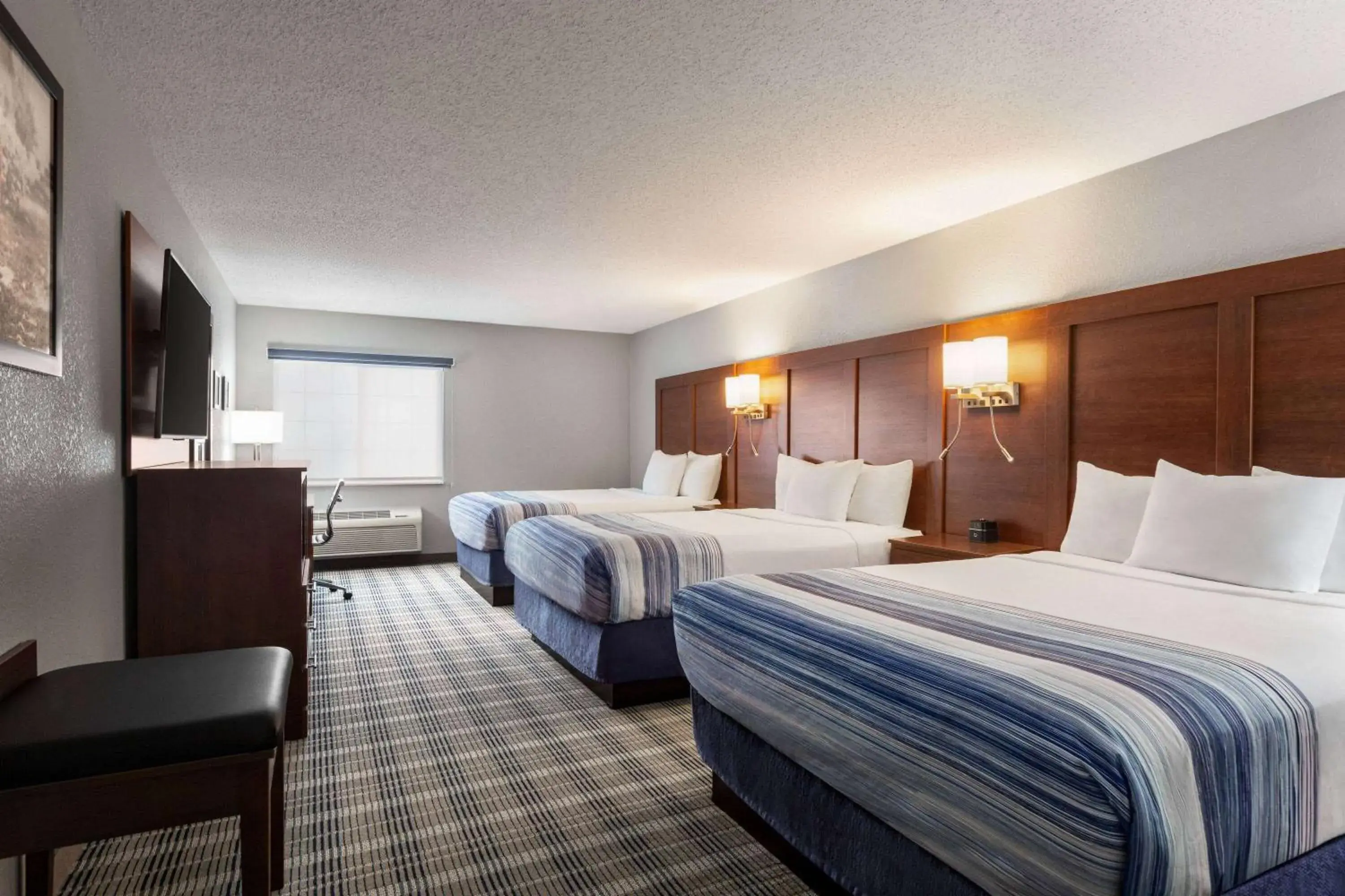 Queen Room with Three Queen Beds - Non-Smoking in AmericInn by Wyndham Williamsburg Queen Room with Three Queen Beds - Non-Smoking in AmericInn by Wyndham Williamsburg