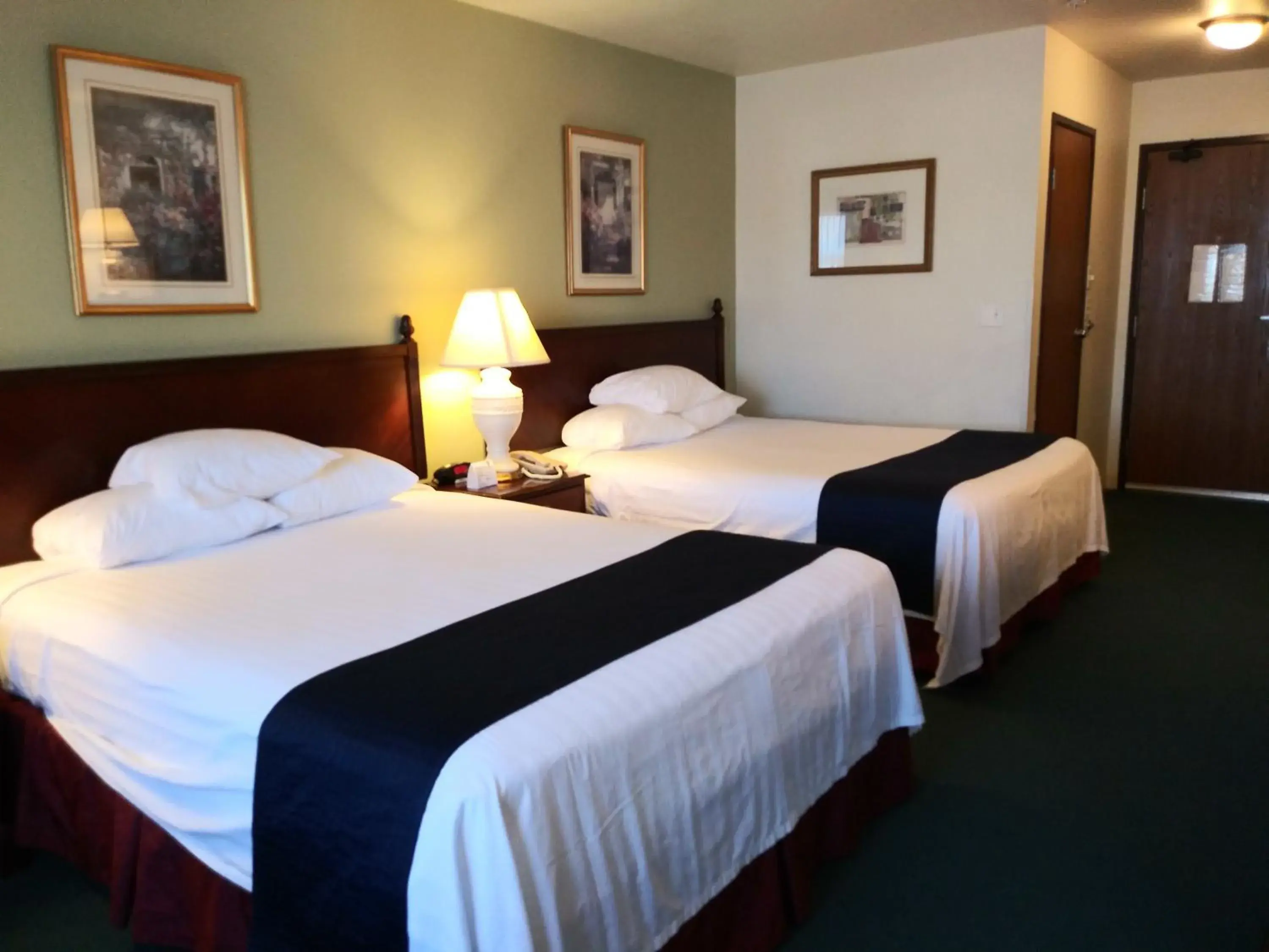 Deluxe Queen Room with Two Queen Beds - Non-Smoking in Super 8 by Wyndham Montpelier Deluxe Queen Room with Two Queen Beds - Non-Smoking in Super 8 by Wyndham Montpelier
