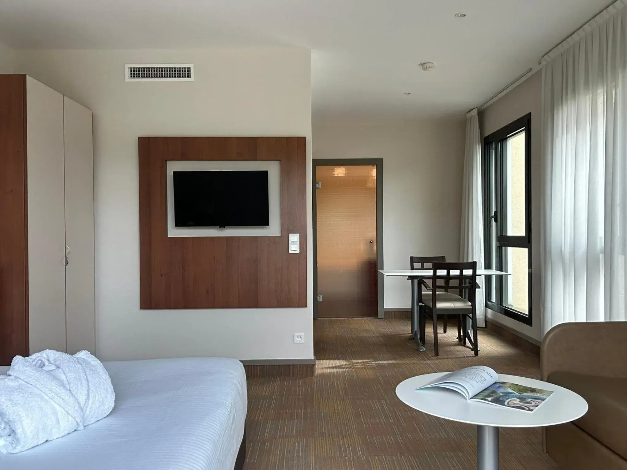 Family Apartment (2 Adults + 2 Children) - Spa and Pool Access not Included in Hôtel Lyon Métropole & Spa Family Apartment (2 Adults + 2 Children) - Spa and Pool Access not Included in Hôtel Lyon Métropole & Spa