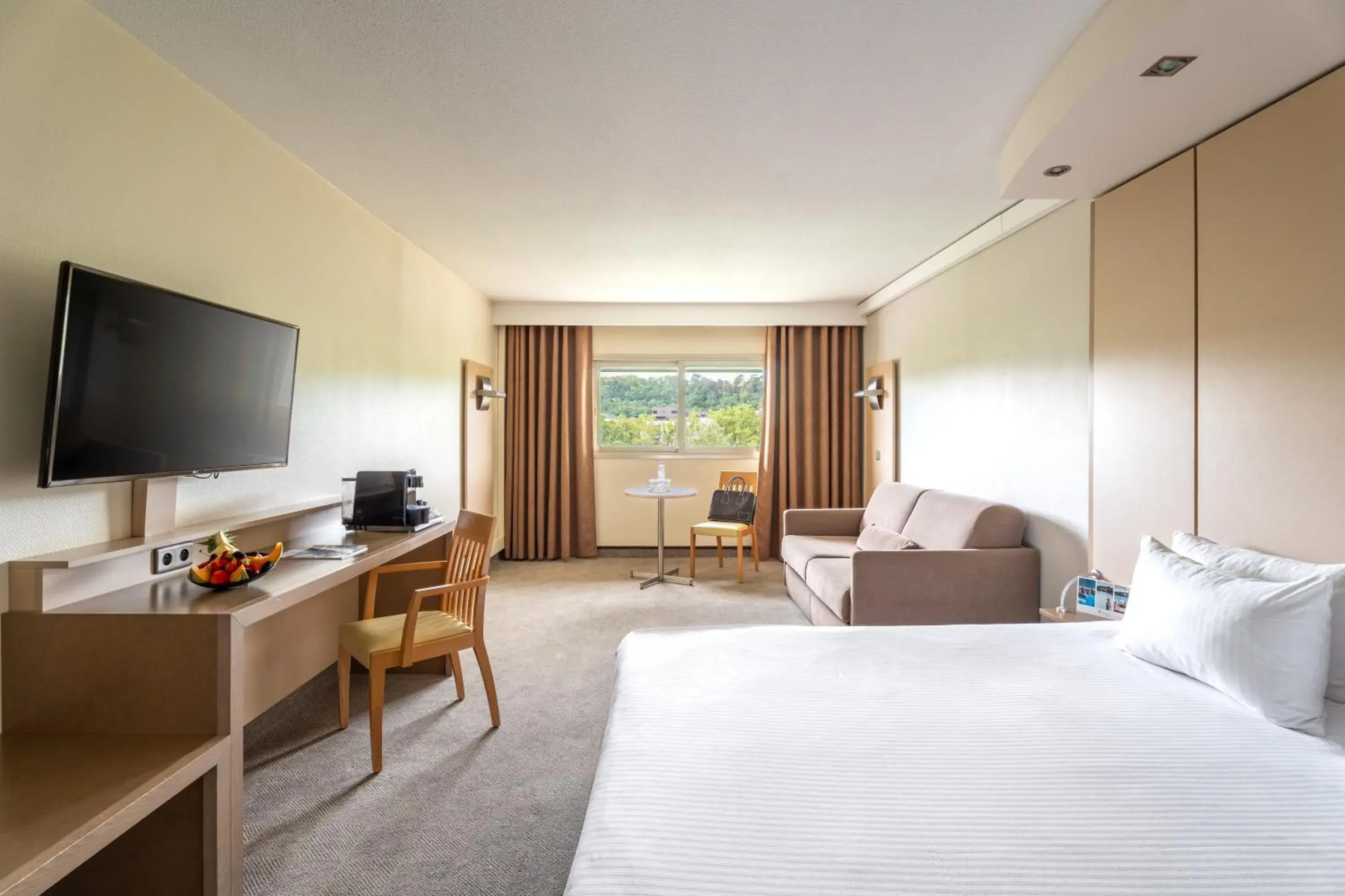 Prestige Double Room - Spa and Pool Access Not Included in Hôtel Lyon Métropole & Spa Prestige Double Room - Spa and Pool Access Not Included in Hôtel Lyon Métropole & Spa