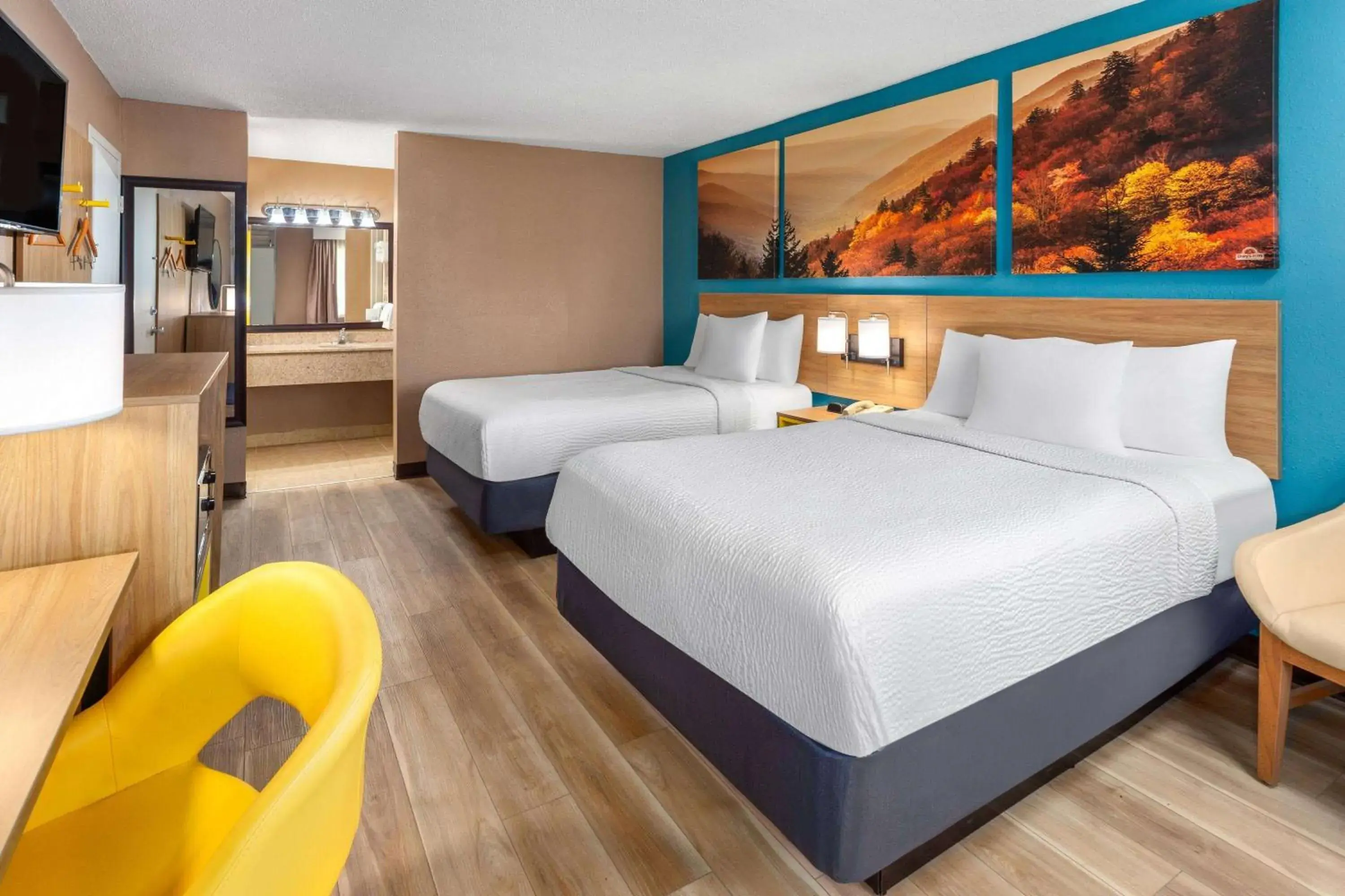 Double Room with Two Double Beds - Non-Smoking in Days Inn by Wyndham Shelby Double Room with Two Double Beds - Non-Smoking in Days Inn by Wyndham Shelby