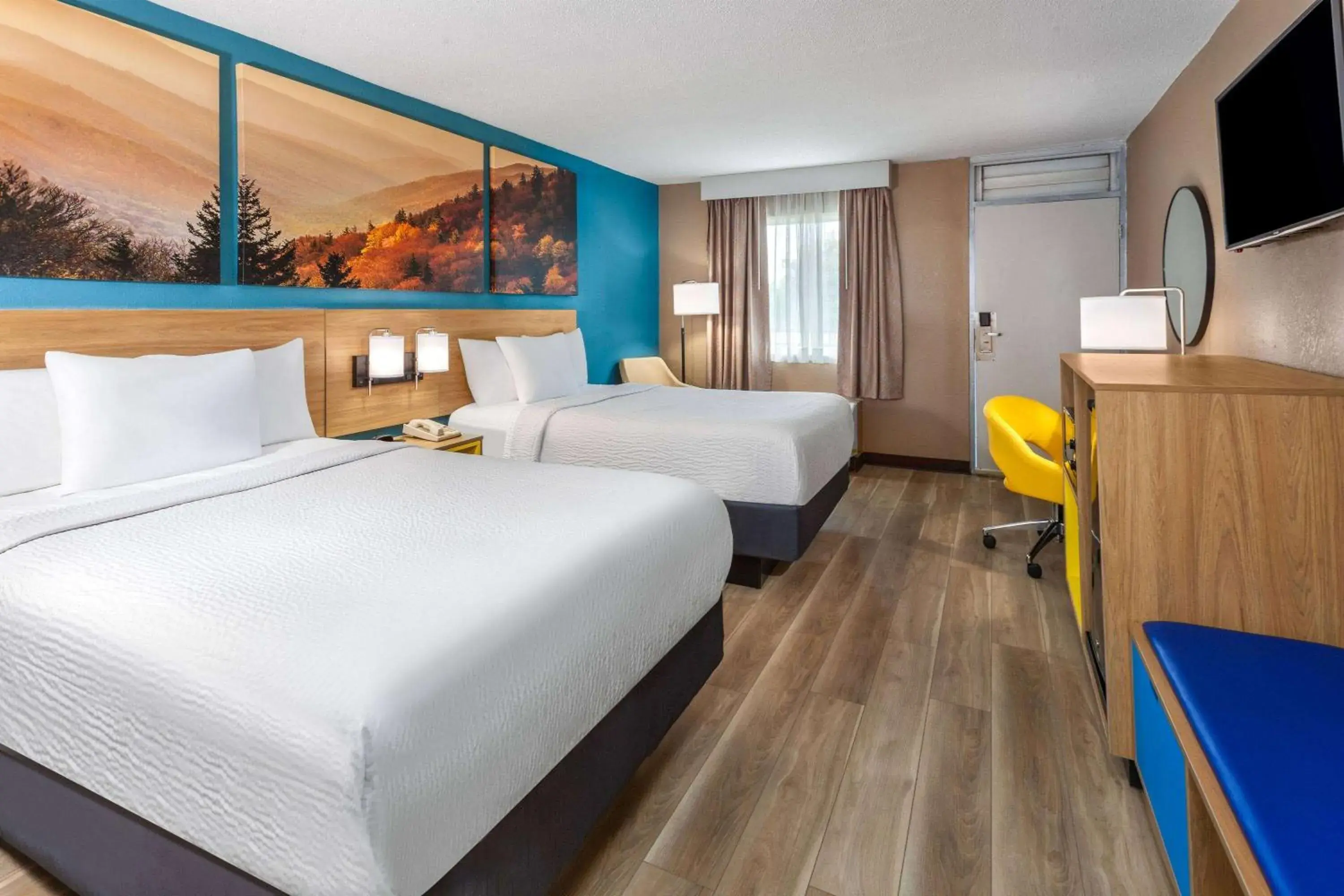 Double Room with Two Double Beds - Smoking in Days Inn by Wyndham Shelby Double Room with Two Double Beds - Smoking in Days Inn by Wyndham Shelby