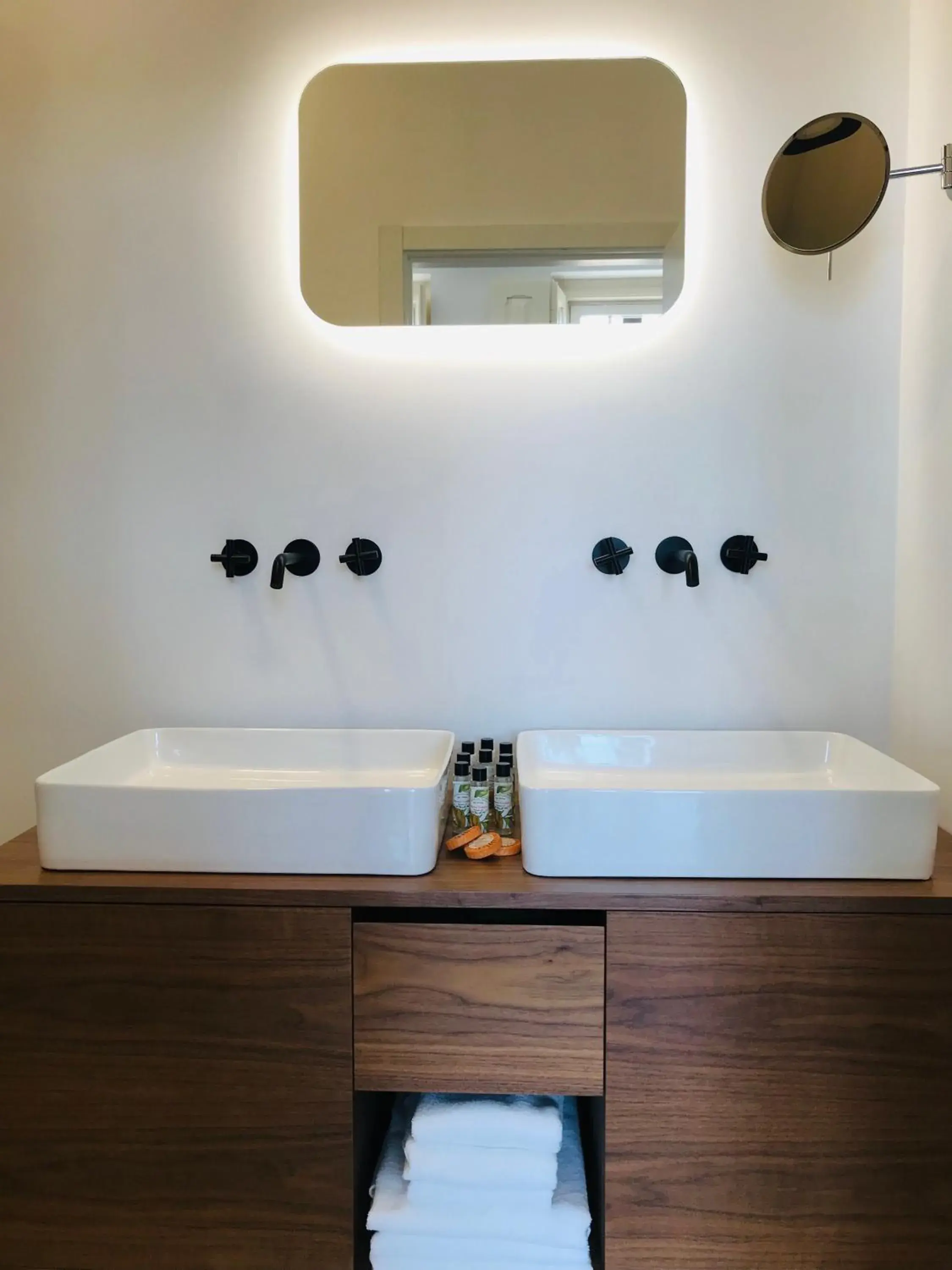 Suite with Pool View in O Paço - exclusive accommodation Suite with Pool View in O Paço - exclusive accommodation