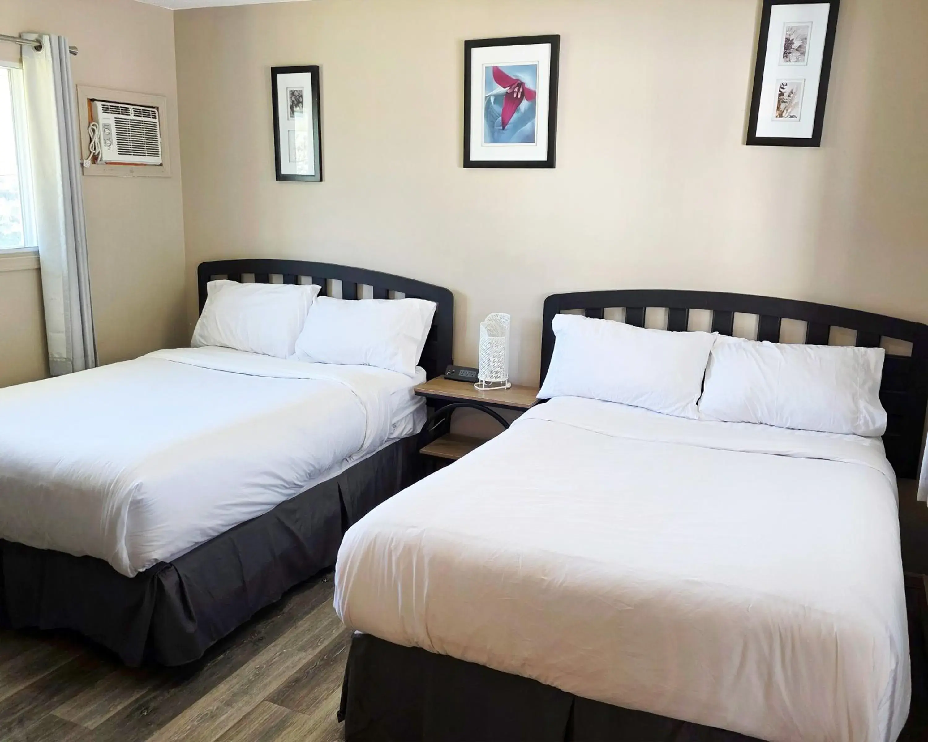 Double Room with Two Double Beds in Skimmerhorn Inn Double Room with Two Double Beds in Skimmerhorn Inn