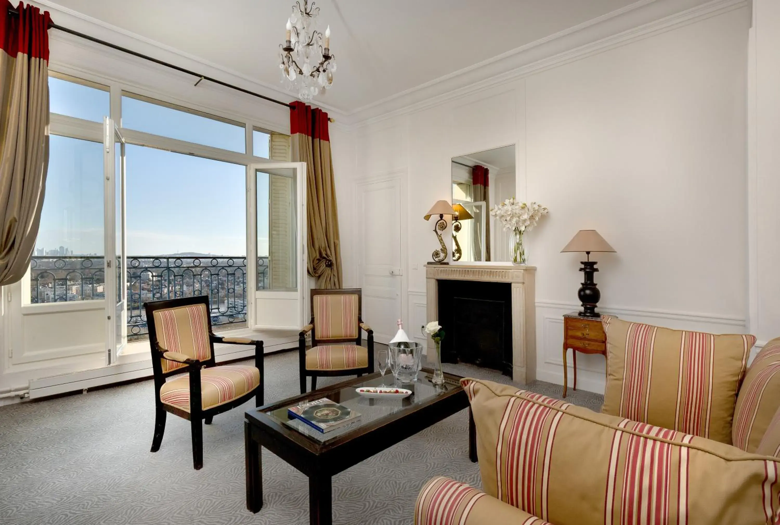 Suite in Pavillon Henri IV Hotel Restaurant Gastronomique Terrasse Suite in Pavillon Henri IV Hotel Restaurant Gastronomique Terrasse