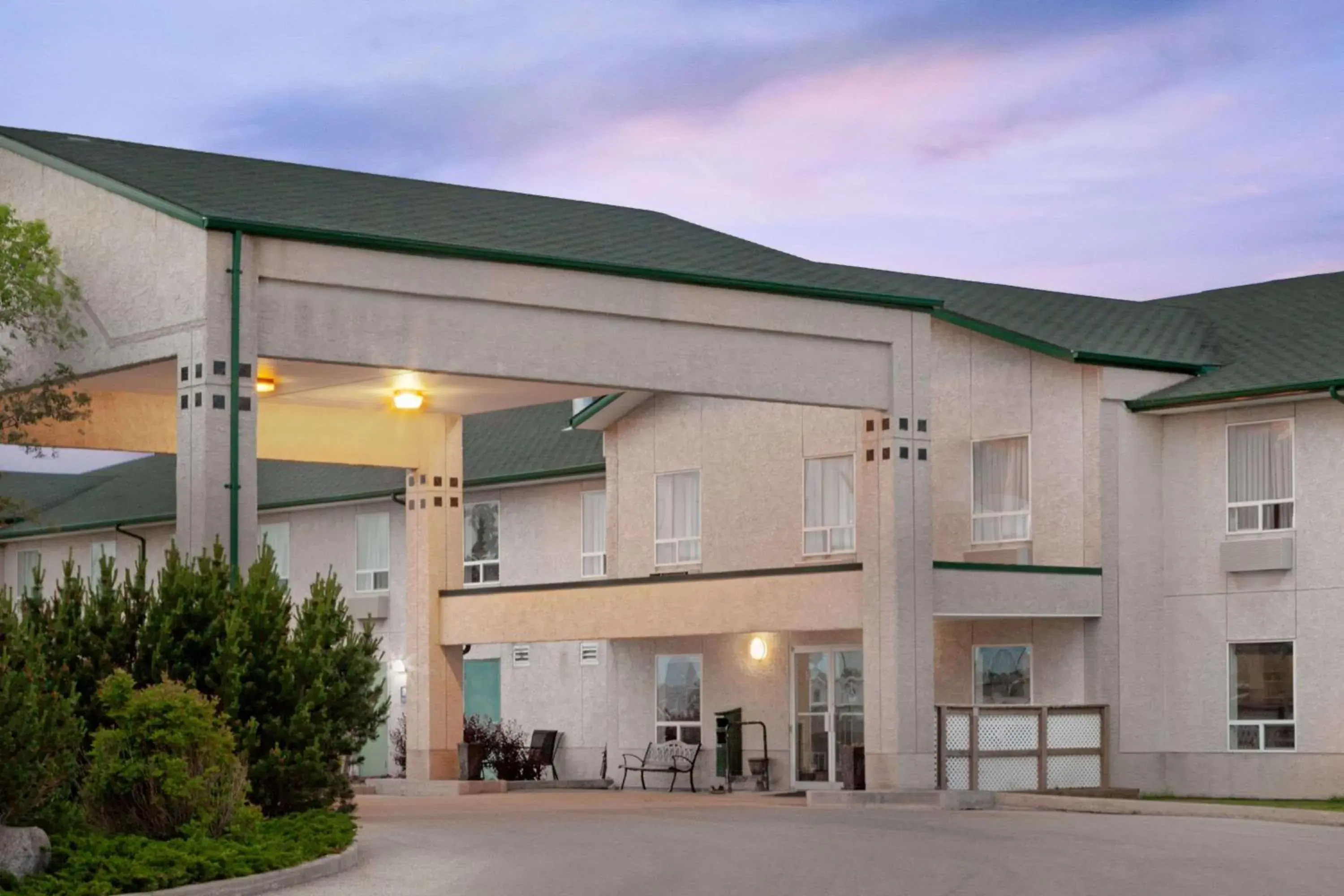 Super 8 by Wyndham Morden Super 8 by Wyndham Morden