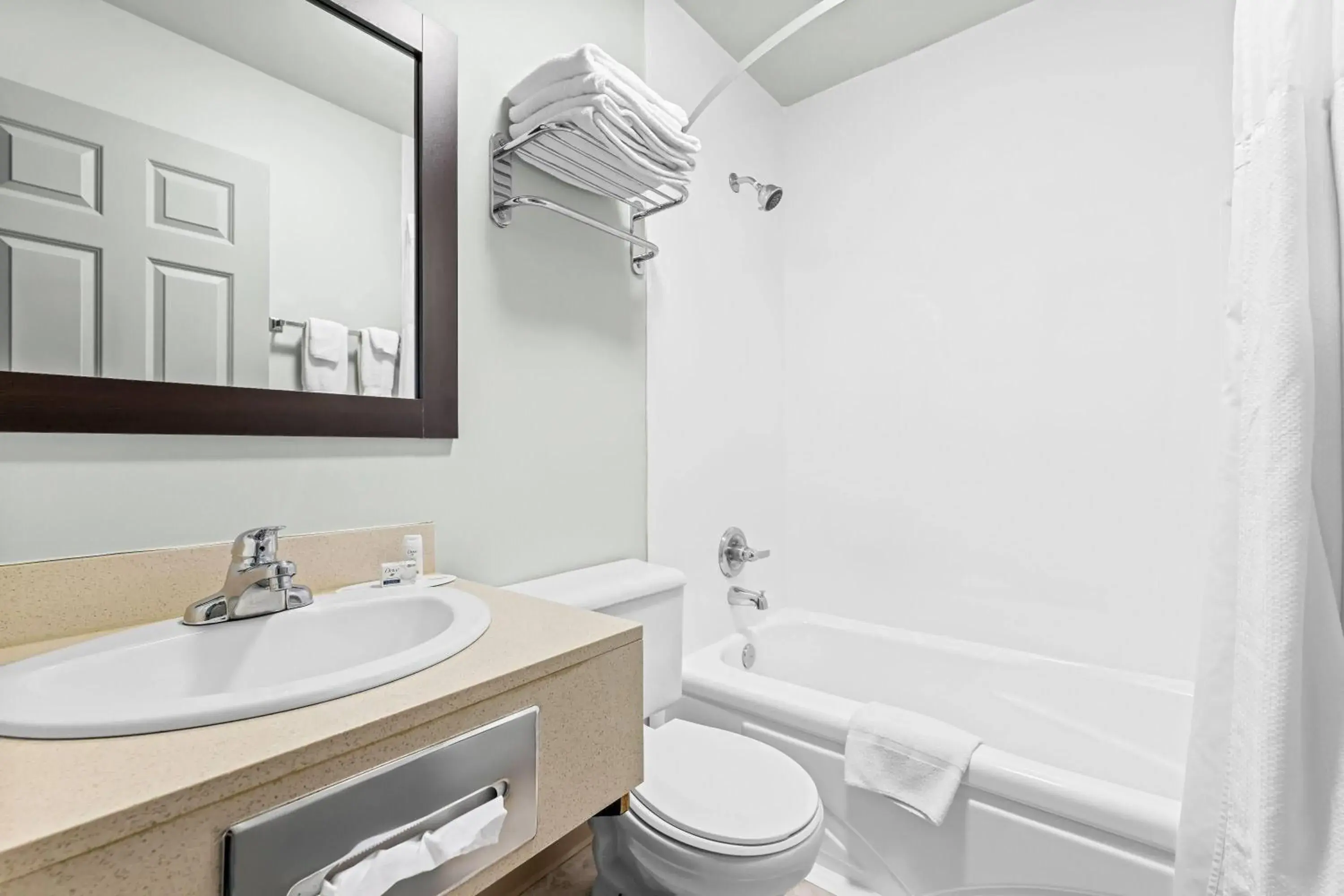 Queen Room - Non-Smoking in Super 8 by Wyndham Saskatoon Near Saskatoon Airport Queen Room - Non-Smoking in Super 8 by Wyndham Saskatoon Near Saskatoon Airport