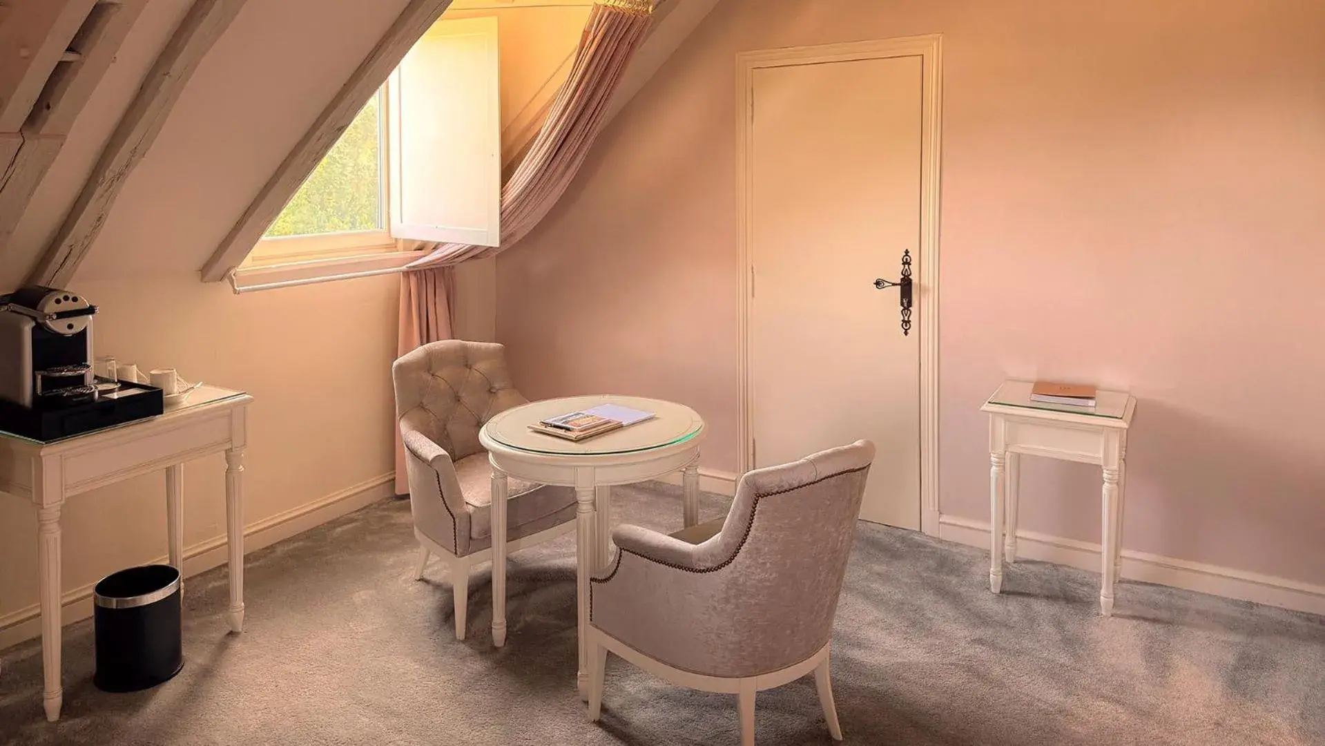 Superior Double Room in Abbaye De Villeneuve Superior Double Room in Abbaye De Villeneuve