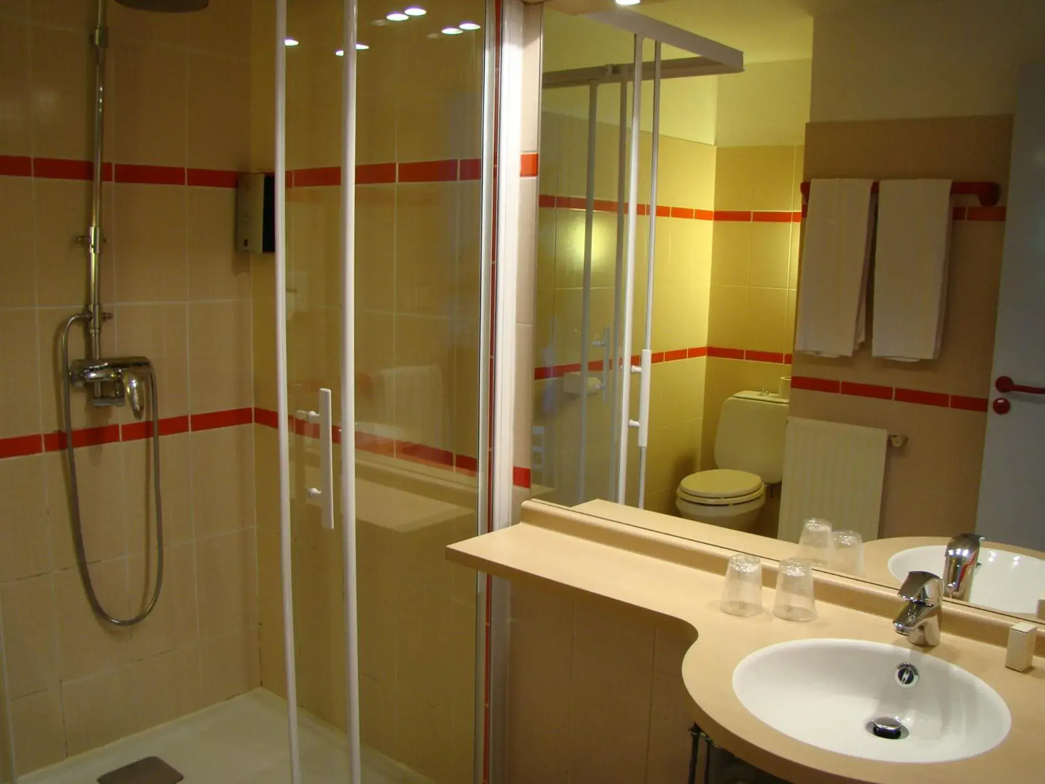 Single Room in LOGIS Hôtel Le Moulin Des Gardelles Single Room in LOGIS Hôtel Le Moulin Des Gardelles