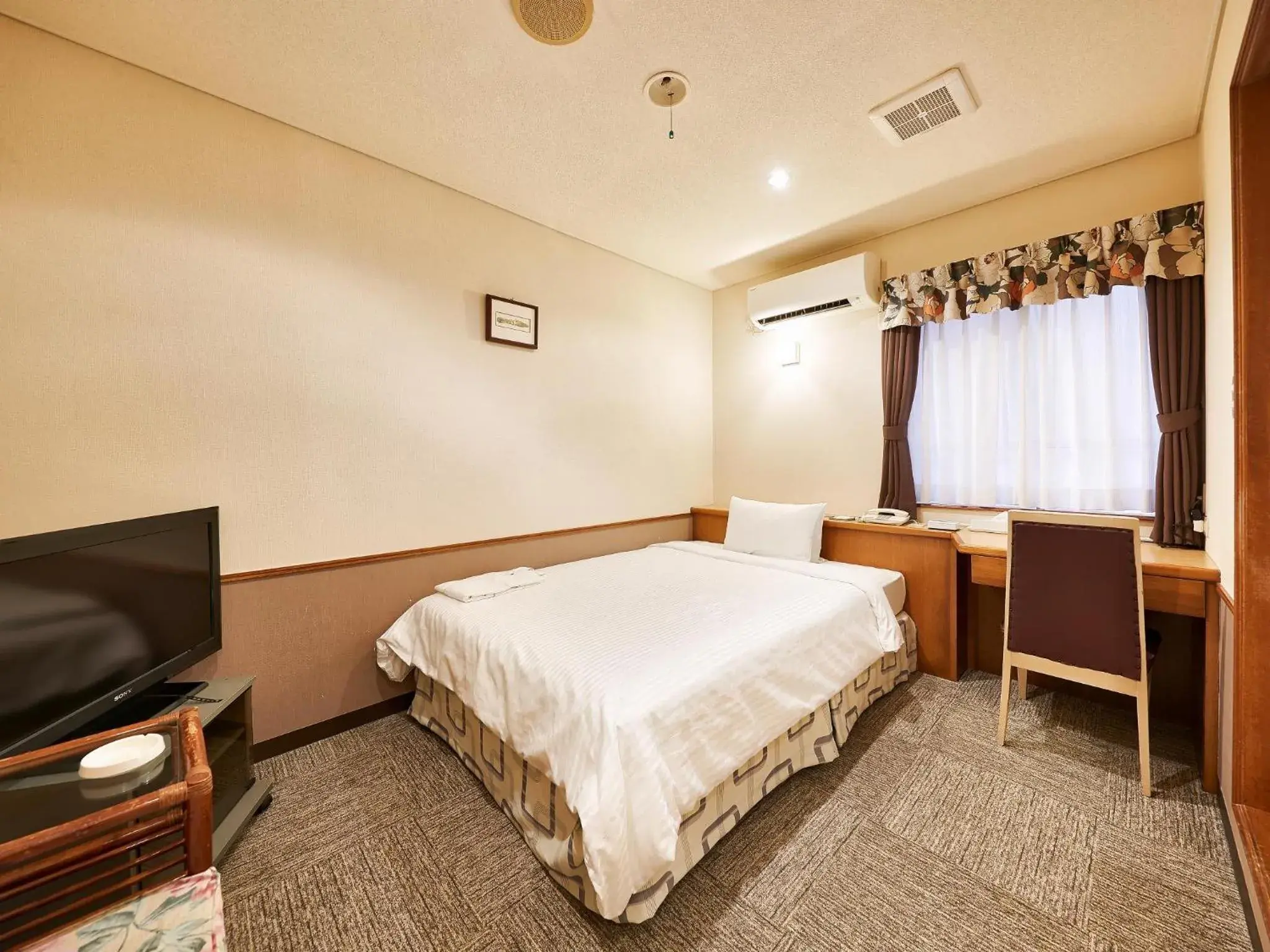 Economy Double Room - single occupancy in Crown Hotel Okinawa Economy Double Room - single occupancy in Crown Hotel Okinawa