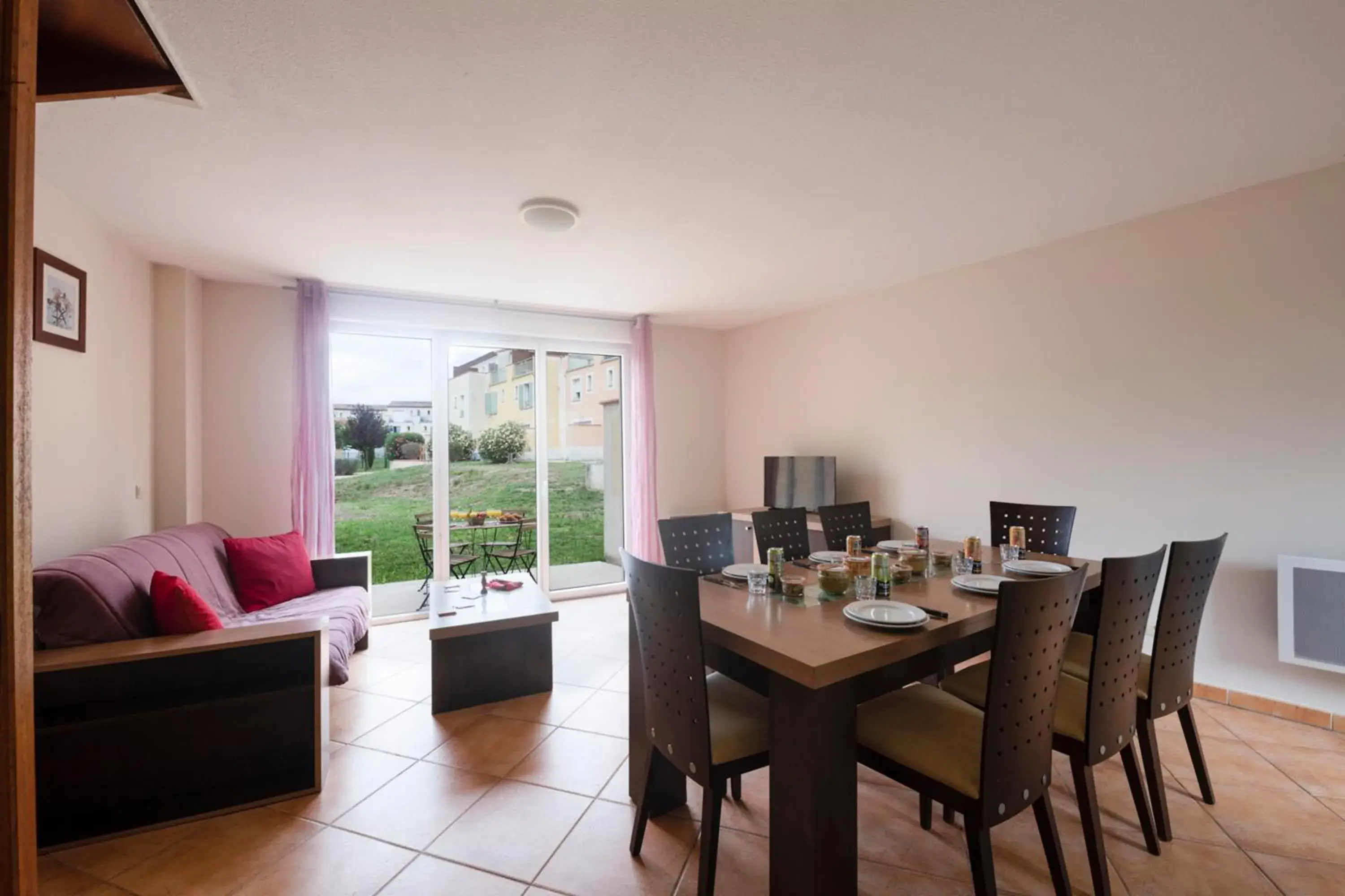 Three-Bedroom Villa in Garden & City Aix En Provence - Rousset Three-Bedroom Villa in Garden & City Aix En Provence - Rousset