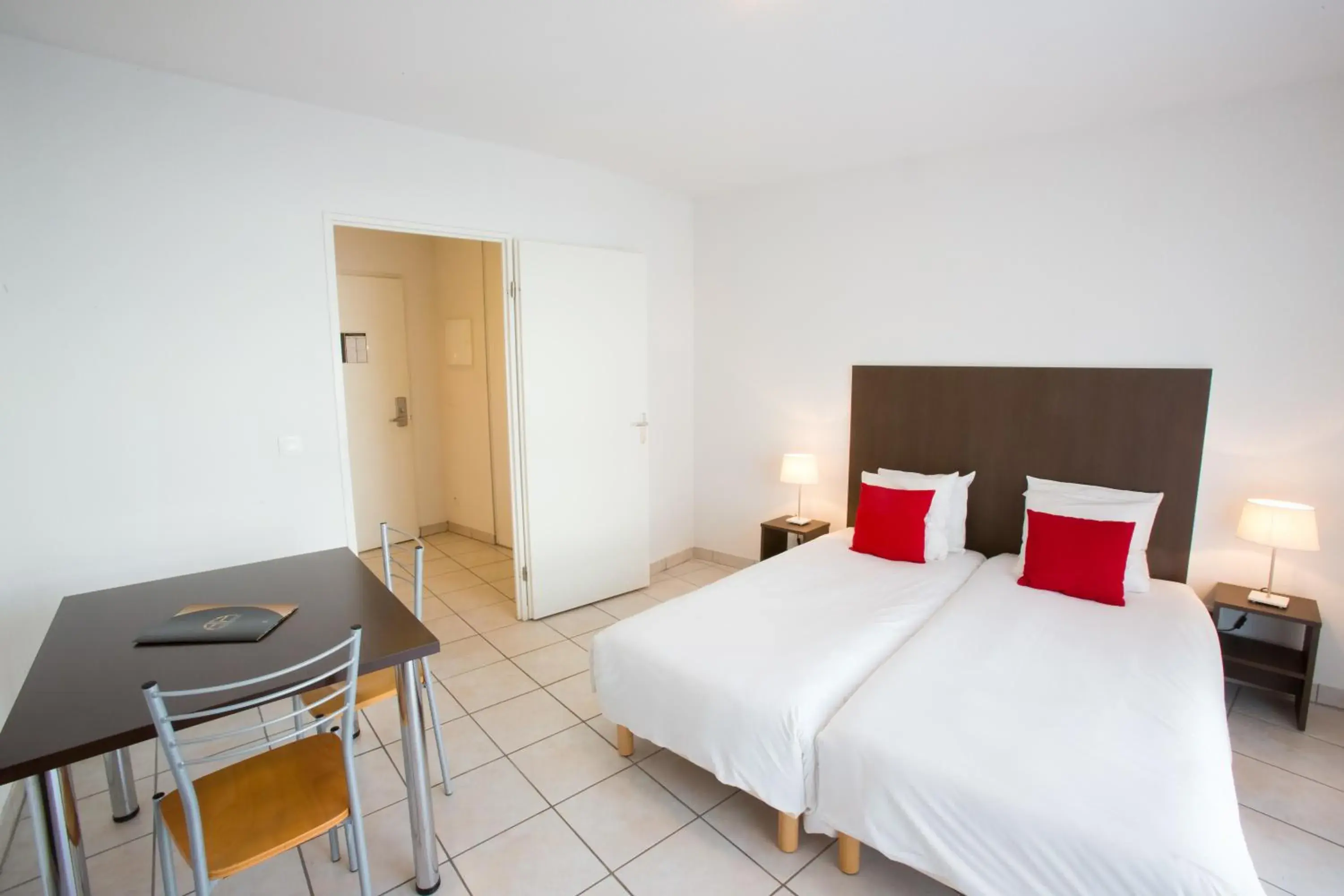 Studio with 2 Single Beds (1-2 Adults) in All Suites Appart Hôtel - Bordeaux - Mérignac Aéroport Studio with 2 Single Beds (1-2 Adults) in All Suites Appart Hôtel - Bordeaux - Mérignac Aéroport