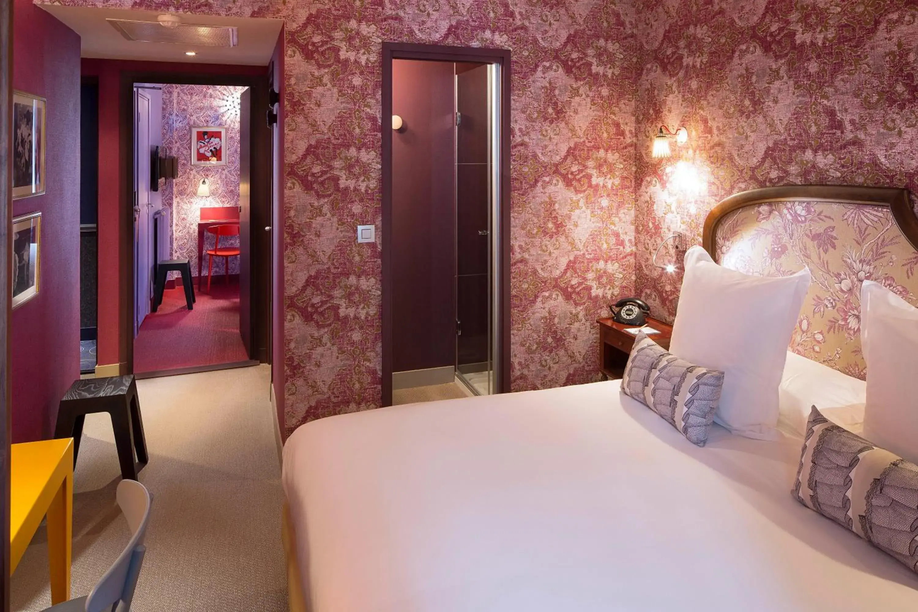 Two Connecting Double Rooms in Hôtel Joséphine by Happyculture Two Connecting Double Rooms in Hôtel Joséphine by Happyculture