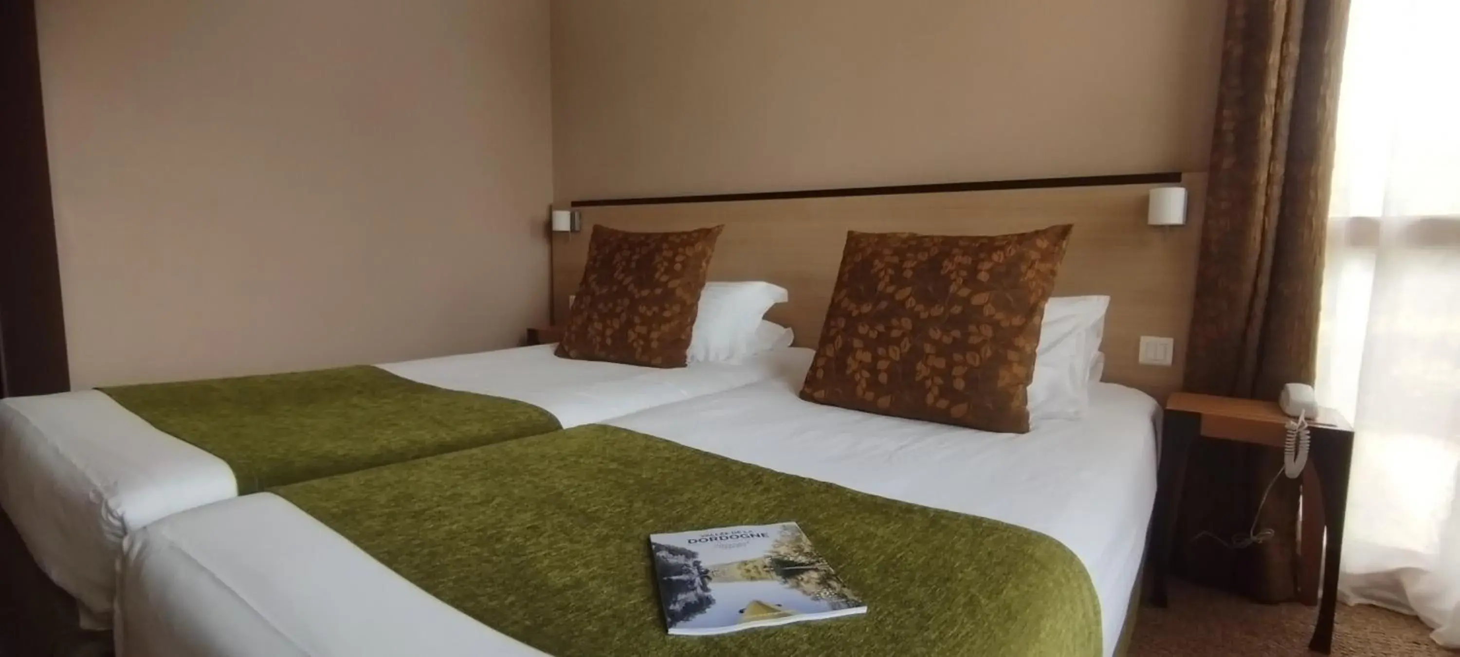 Twin Room Countryside in Hôtel Les Esclargies Twin Room Countryside in Hôtel Les Esclargies