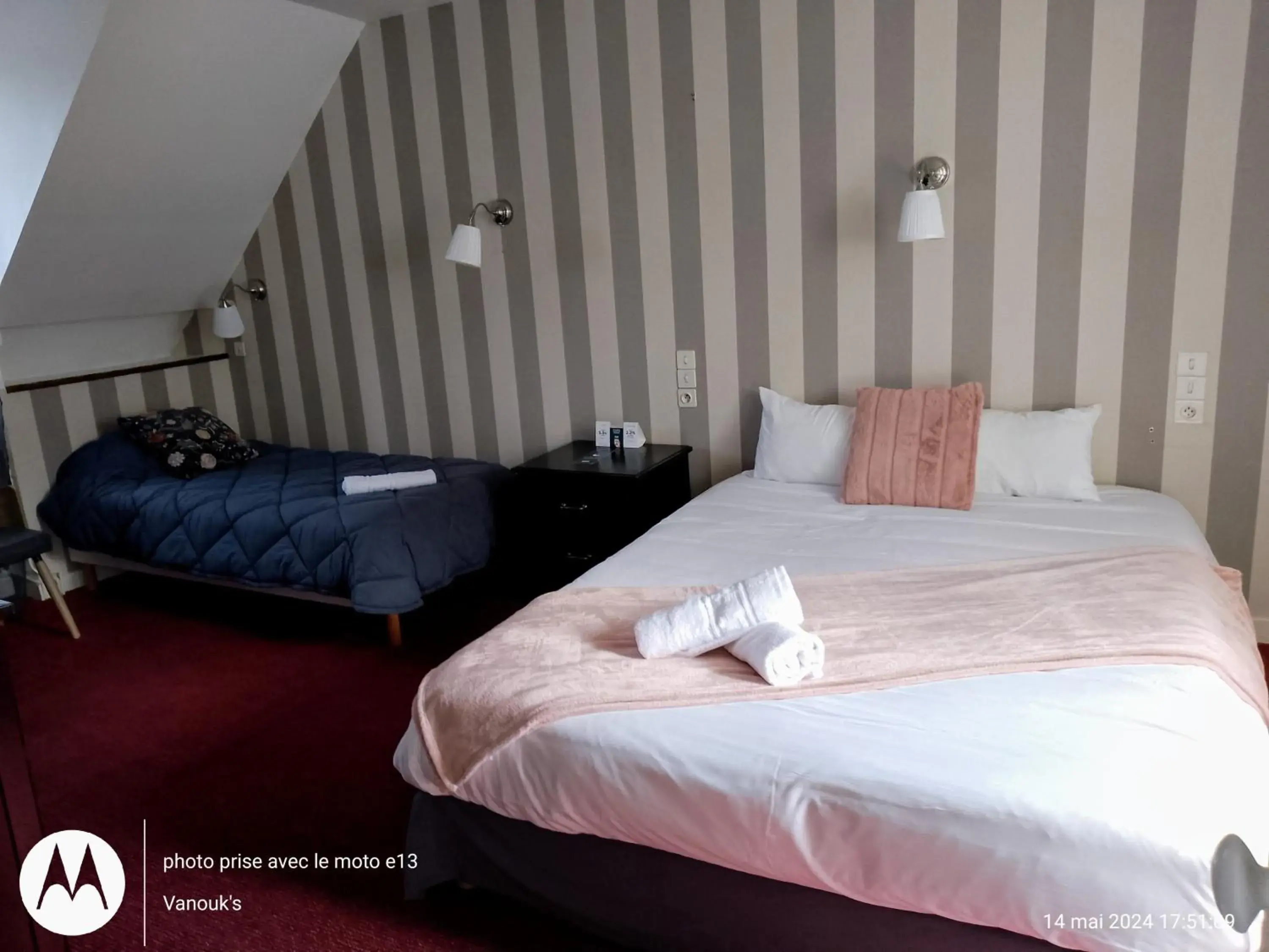 Standard Triple Room in Hôtel de l'Espérance Standard Triple Room in Hôtel de l'Espérance