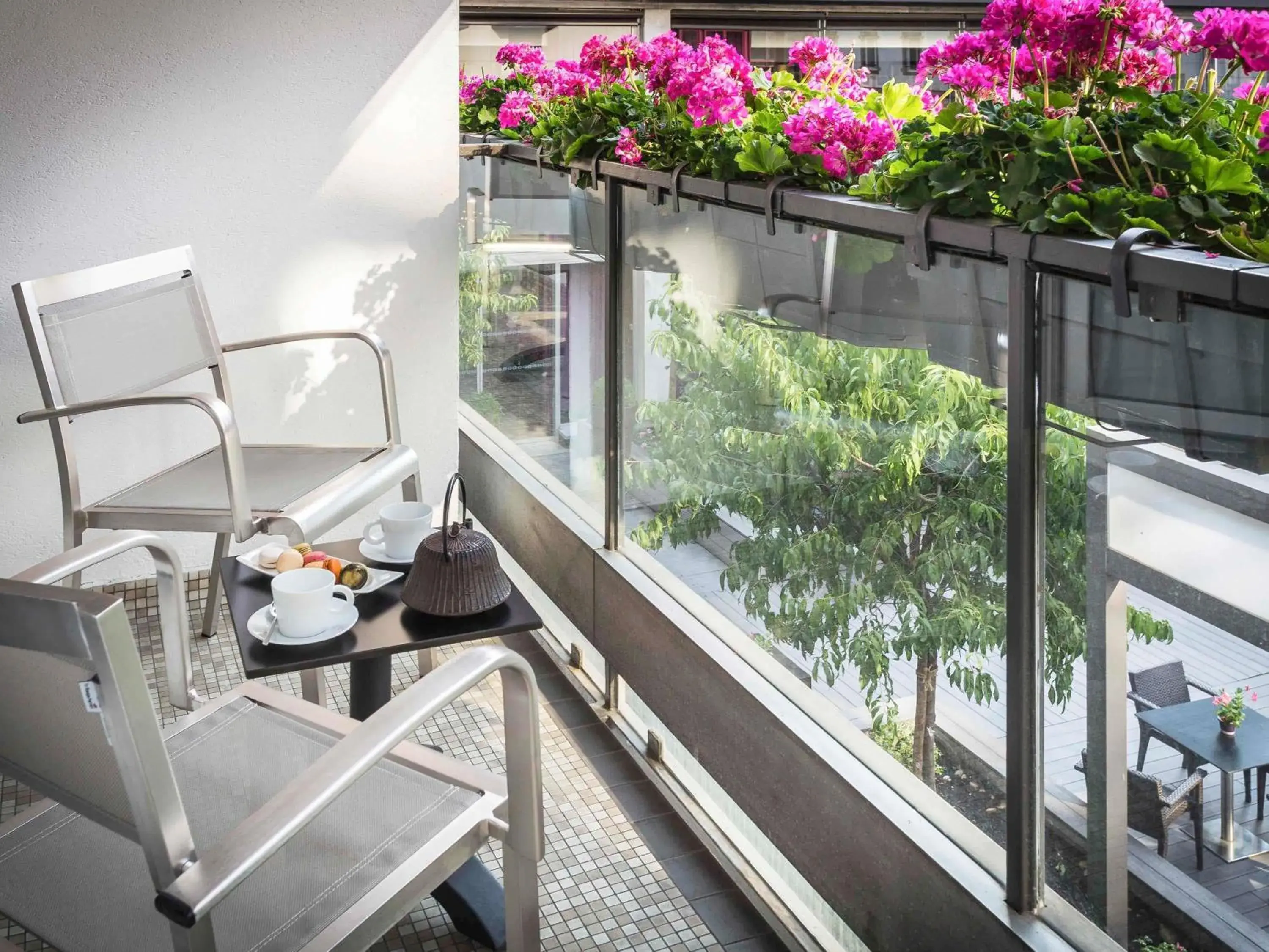 Superior Queen Room with Balcony and Garden View in Sofitel Strasbourg Grande Ile Superior Queen Room with Balcony and Garden View in Sofitel Strasbourg Grande Ile