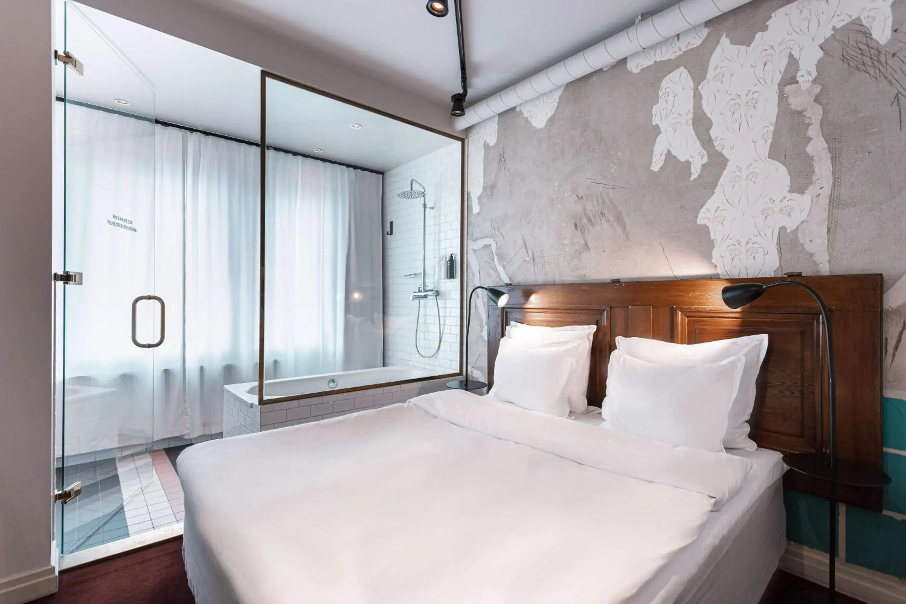 Deluxe Queen Room in Story Hotel Riddargatan, part of JdV by Hyatt Deluxe Queen Room in Story Hotel Riddargatan, part of JdV by Hyatt