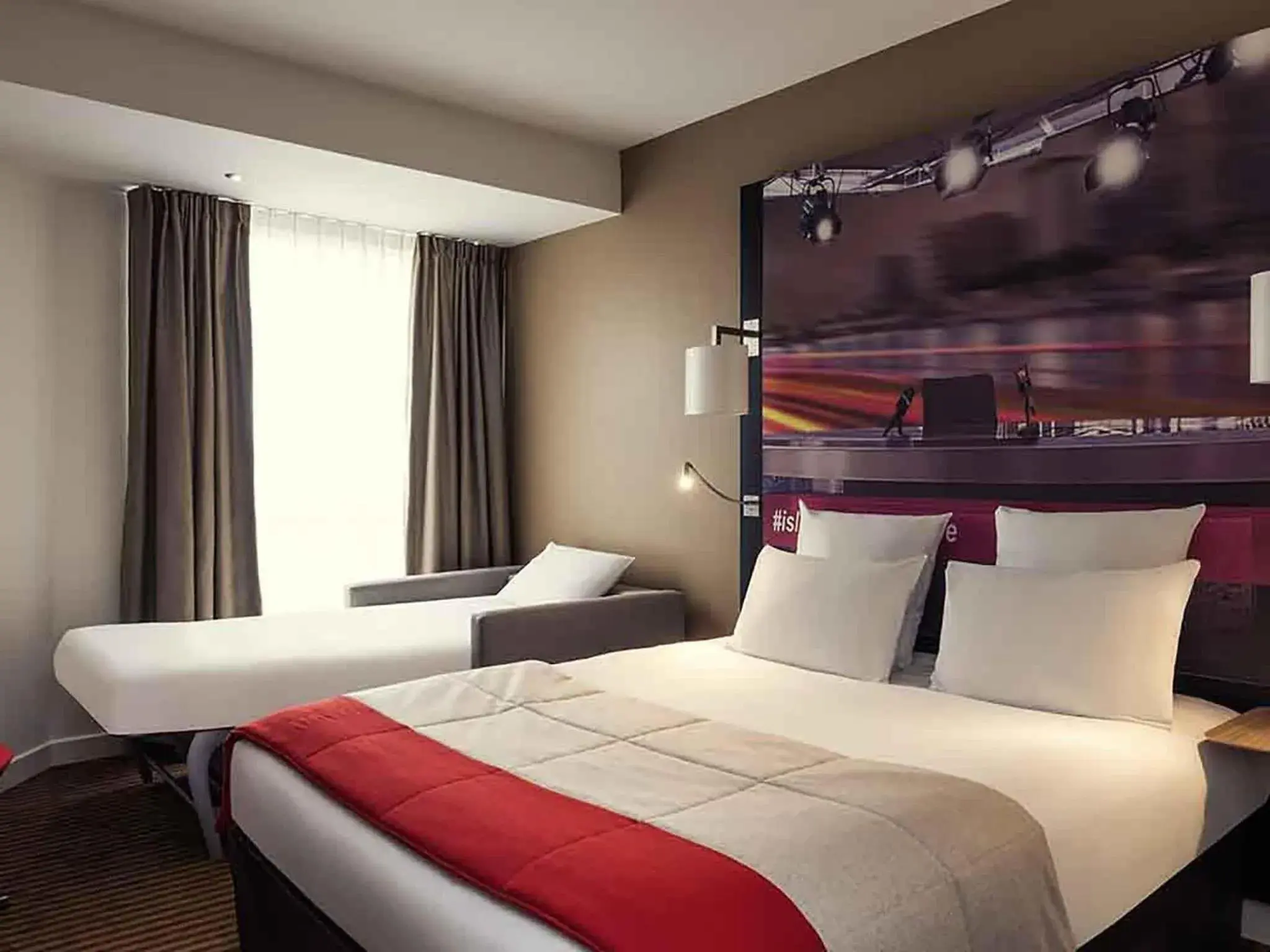 Privilege Double Room with Sofa Bed in Mercure Paris Boulogne Privilege Double Room with Sofa Bed in Mercure Paris Boulogne