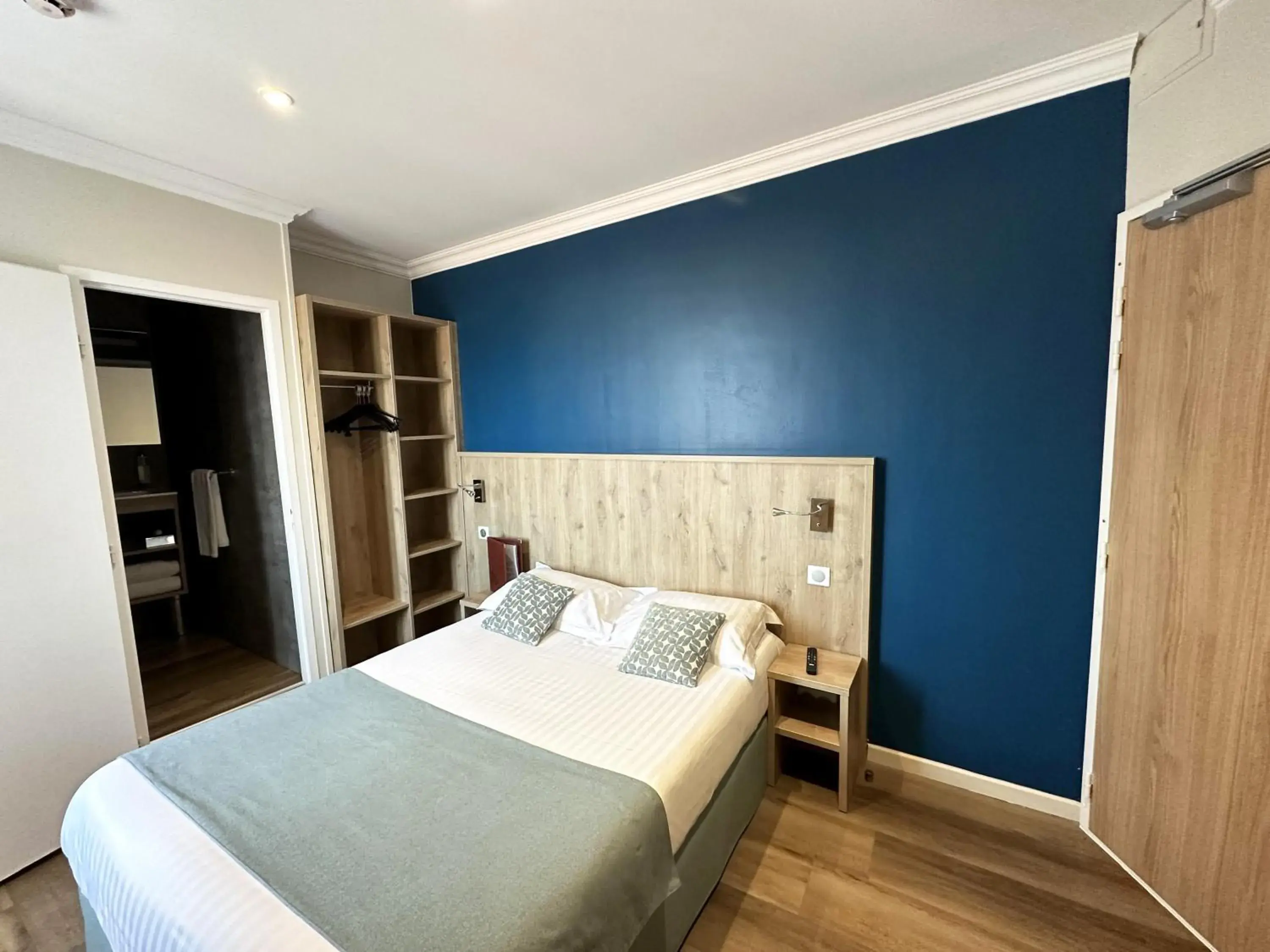 Cozy Room in Logis - Hôtel Arc en Ciel et SPA Les Sables d'Olonne Cozy Room in Logis - Hôtel Arc en Ciel et SPA Les Sables d'Olonne