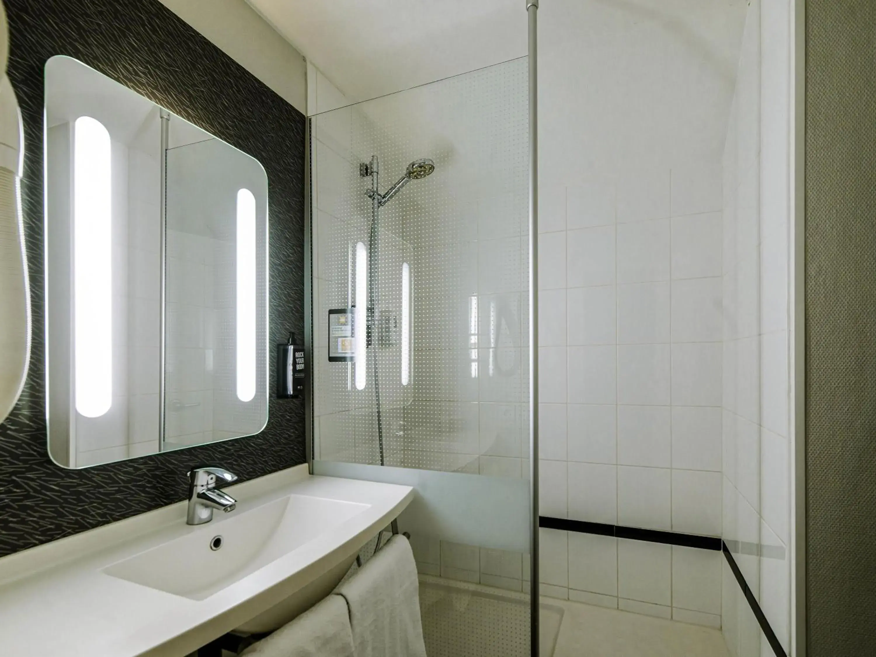 Standard Twin Room in ibis Avignon Centre Gare Standard Twin Room in ibis Avignon Centre Gare