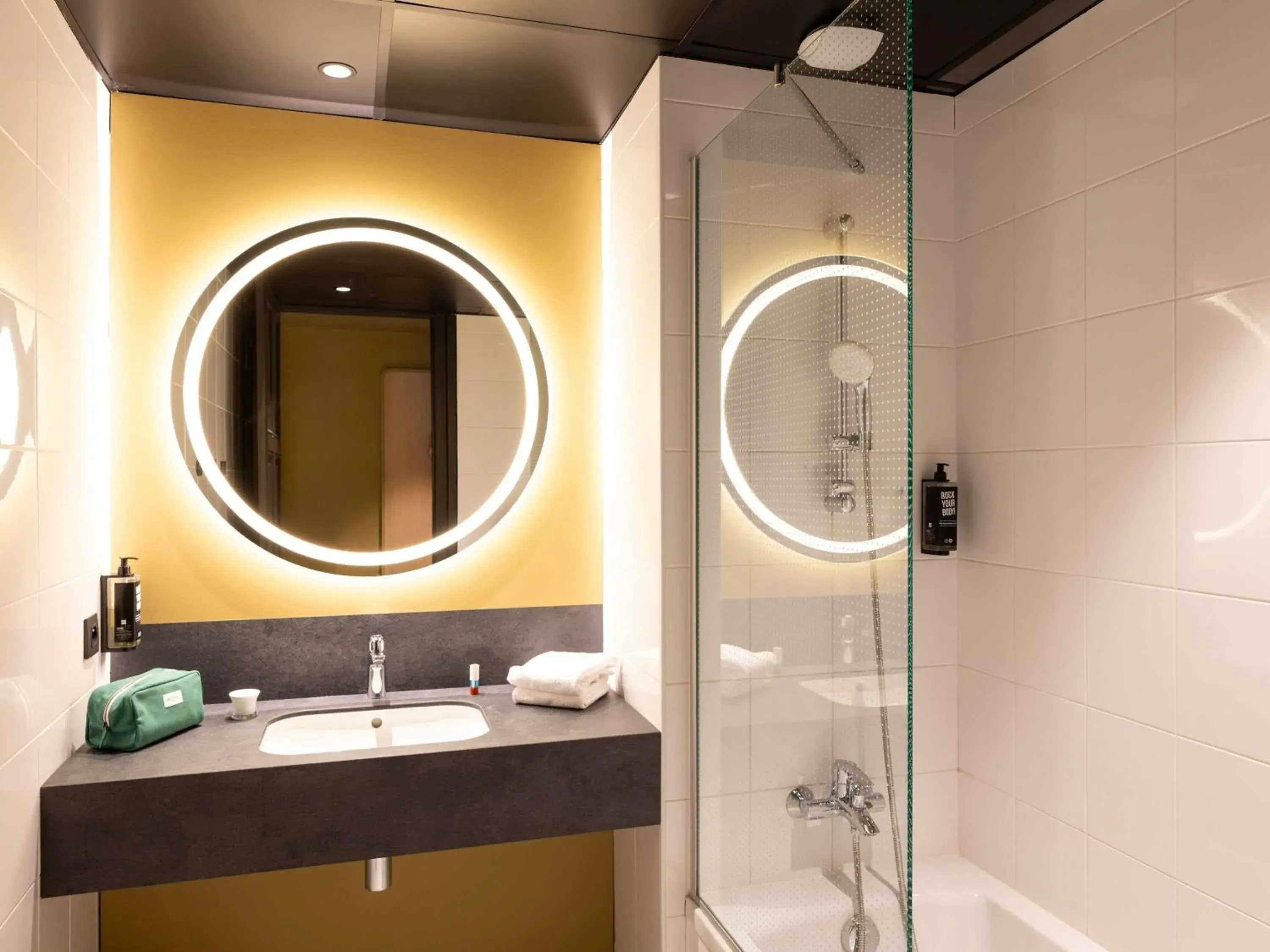 Junior Suite - City Side in ibis Lyon Centre Perrache Junior Suite - City Side in ibis Lyon Centre Perrache