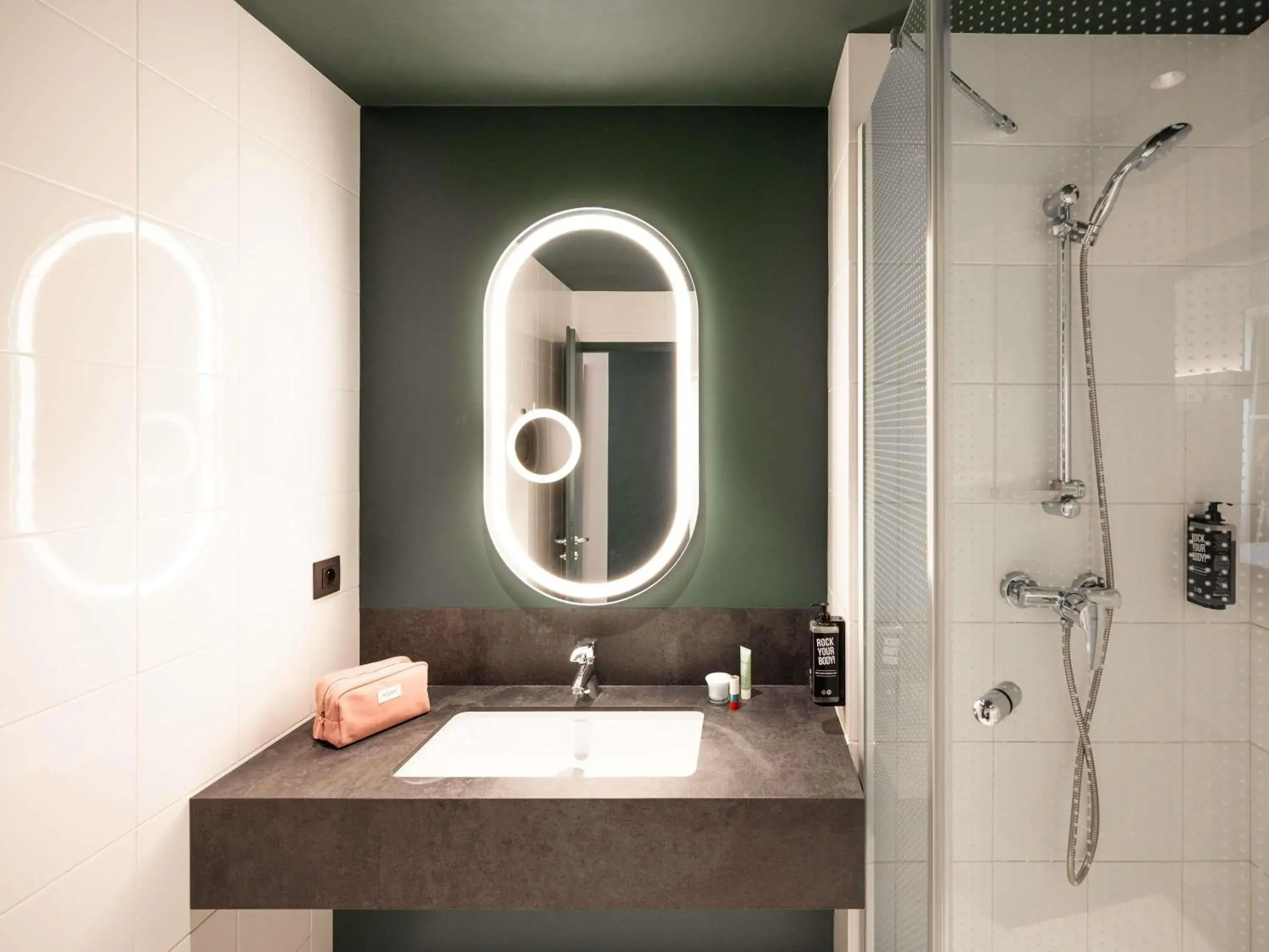 Superior Double Room with Sofa bed in ibis Lyon Centre Perrache Superior Double Room with Sofa bed in ibis Lyon Centre Perrache