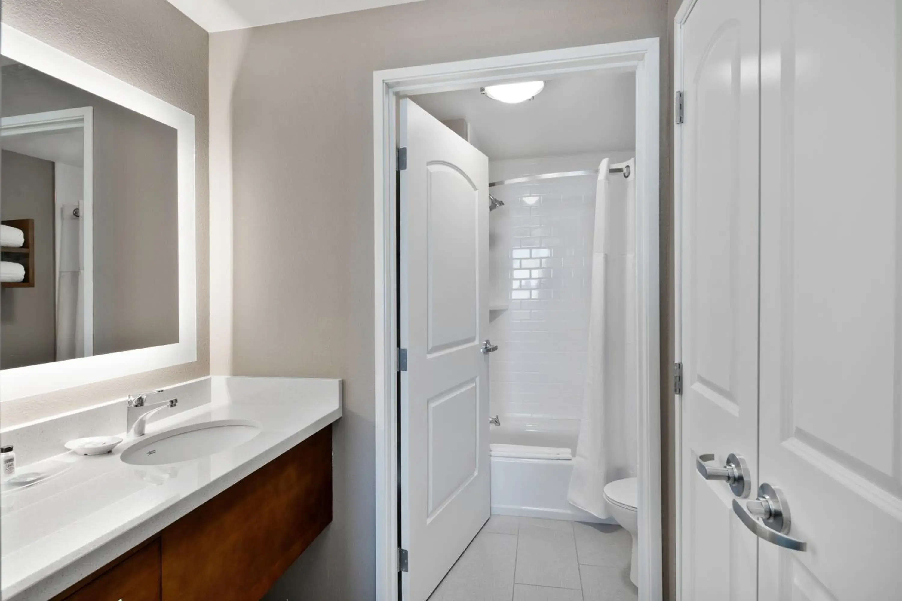 Queen Studio Suite - Hearing Accessible in Staybridge Suites Irvine - John Wayne Airport by IHG Queen Studio Suite - Hearing Accessible in Staybridge Suites Irvine - John Wayne Airport by IHG