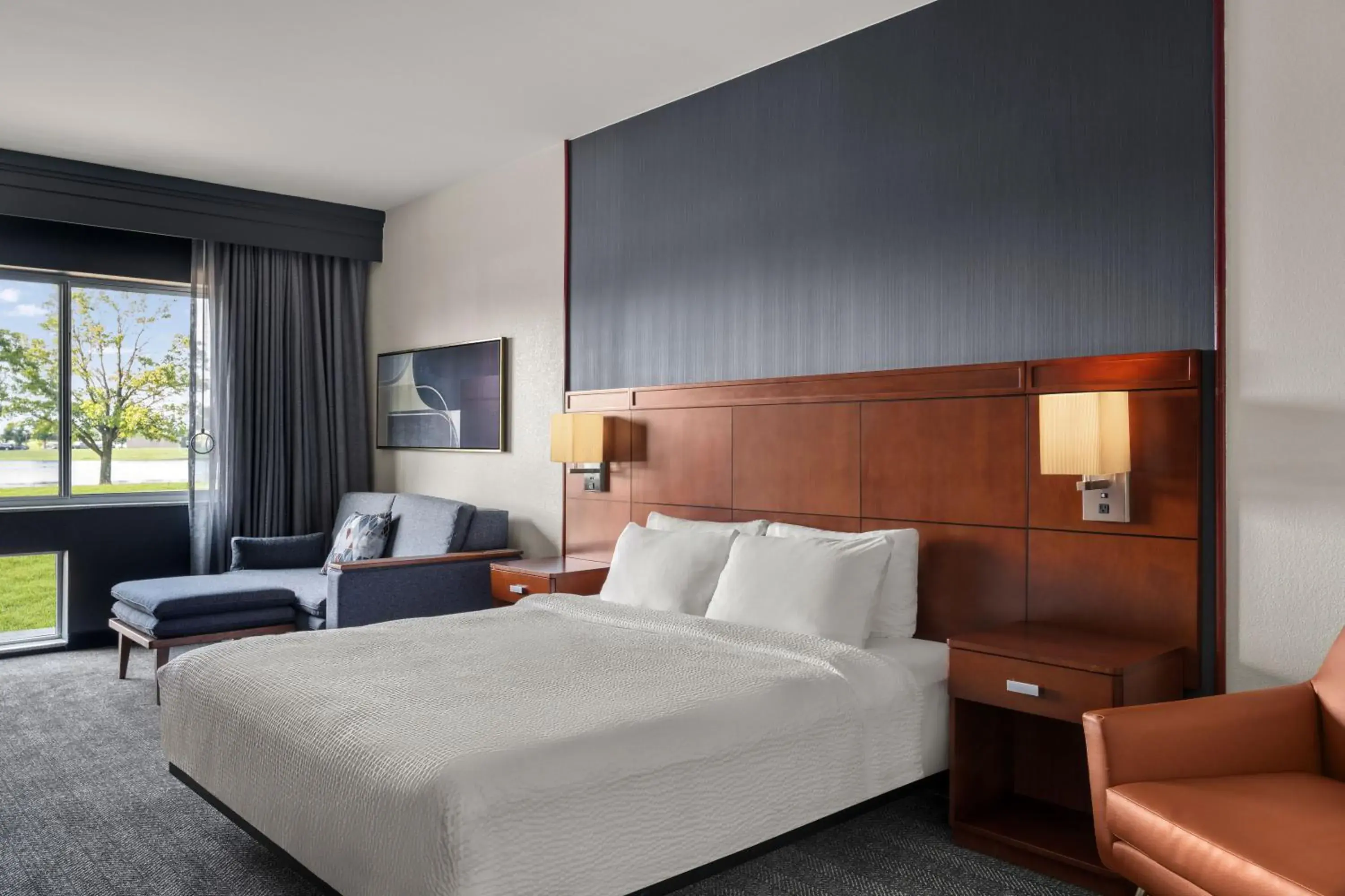 King Room with Sofa Bed in Courtyard by Marriott Evansville East King Room with Sofa Bed in Courtyard by Marriott Evansville East