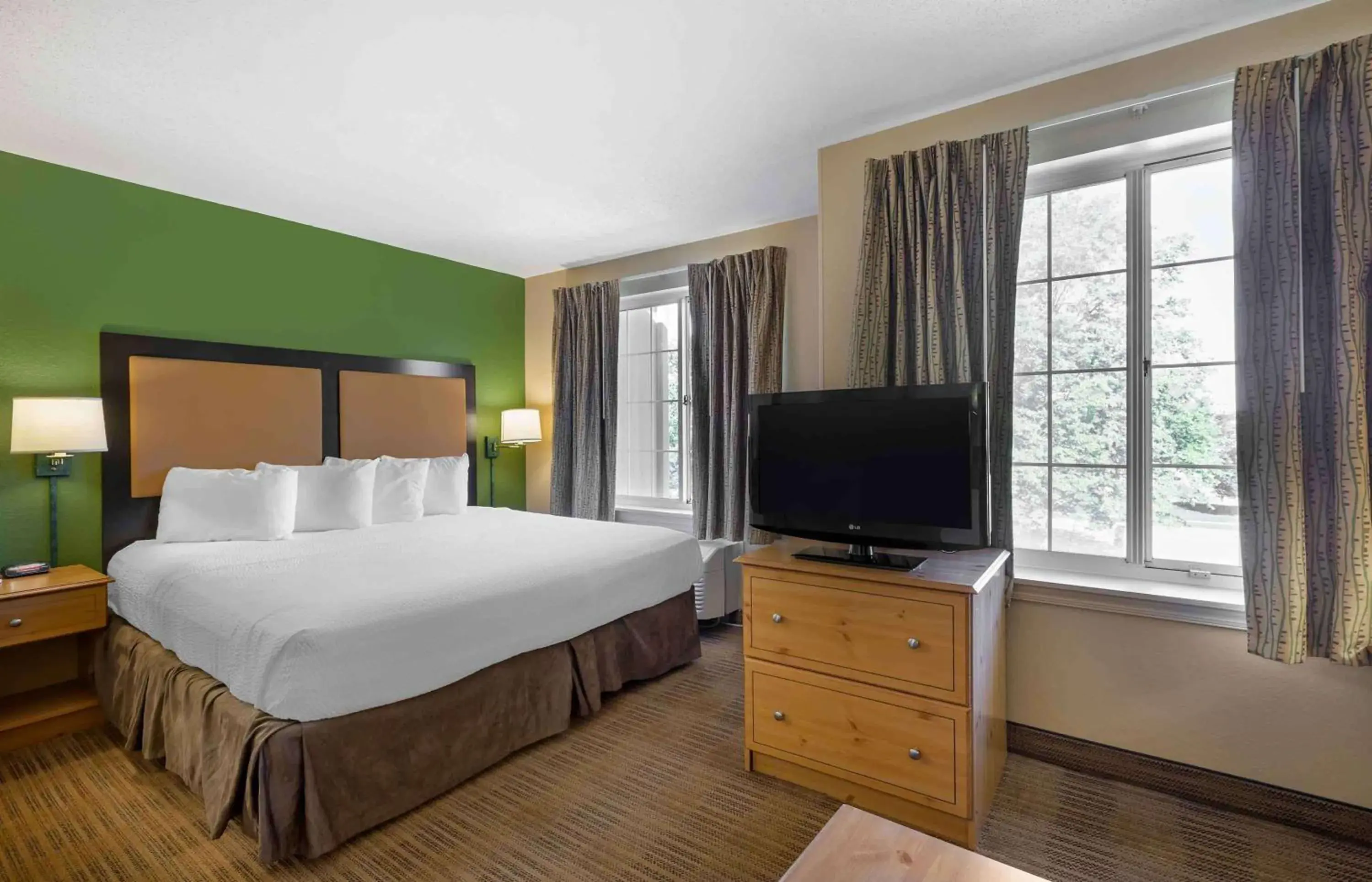 Deluxe Studio with 1 King Bed - Non-Smoking in Extended Stay America Suites - Cleveland - Airport - North Olmsted Deluxe Studio with 1 King Bed - Non-Smoking in Extended Stay America Suites - Cleveland - Airport - North Olmsted