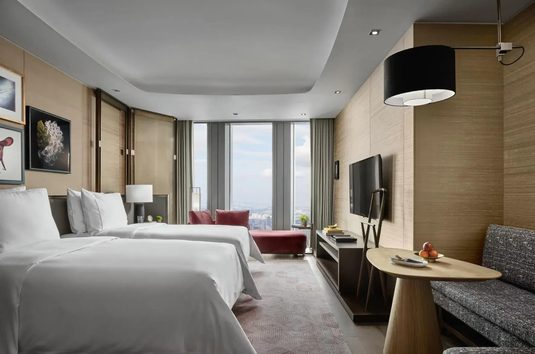 Deluxe Twin Room in Rosewood Guangzhou, enjoy free shuttle bus service between the hotel and the Canton Fair Complex during the Canton Fair Deluxe Twin Room in Rosewood Guangzhou, enjoy free shuttle bus service between the hotel and the Canton Fair Complex during the Canton Fair