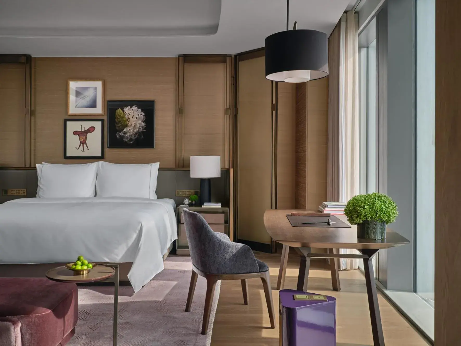 Premier King Room in Rosewood Guangzhou, enjoy free shuttle bus service between the hotel and the Canton Fair Complex during the Canton Fair Premier King Room in Rosewood Guangzhou, enjoy free shuttle bus service between the hotel and the Canton Fair Complex during the Canton Fair