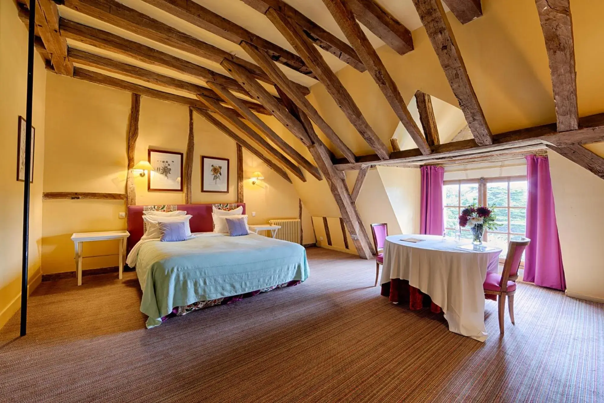 Pavillon Double Room in Château De La Bourdaisière Pavillon Double Room in Château De La Bourdaisière