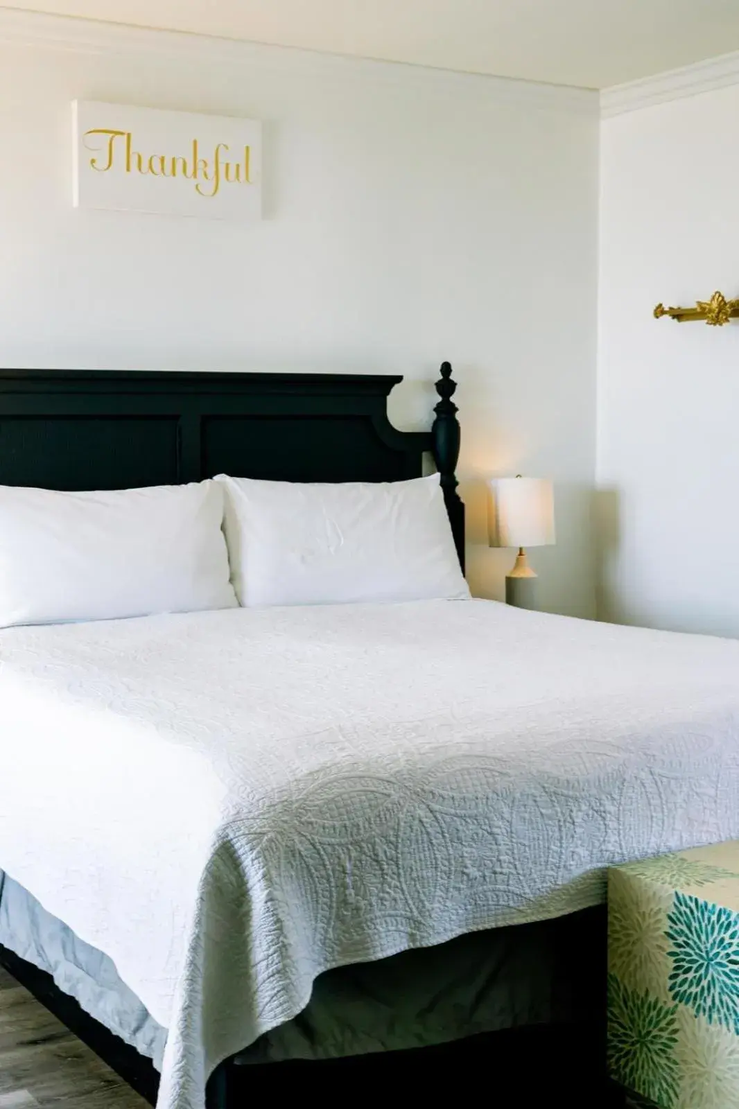 Standard King Room in Seaside Laguna Inn & Suites Standard King Room in Seaside Laguna Inn & Suites