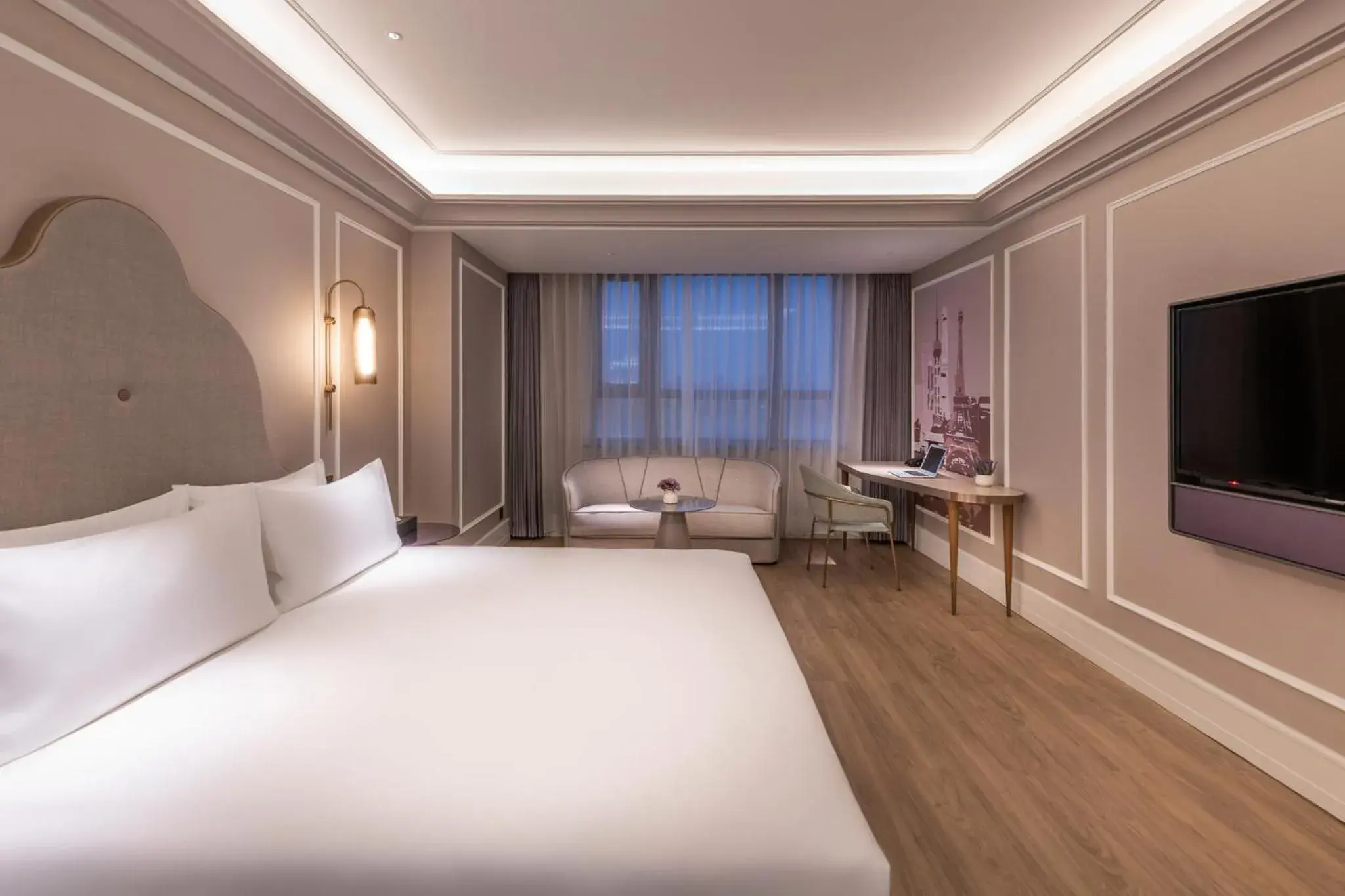 Deluxe King Room in Mercure Shanghai Hongqiao Central Deluxe King Room in Mercure Shanghai Hongqiao Central