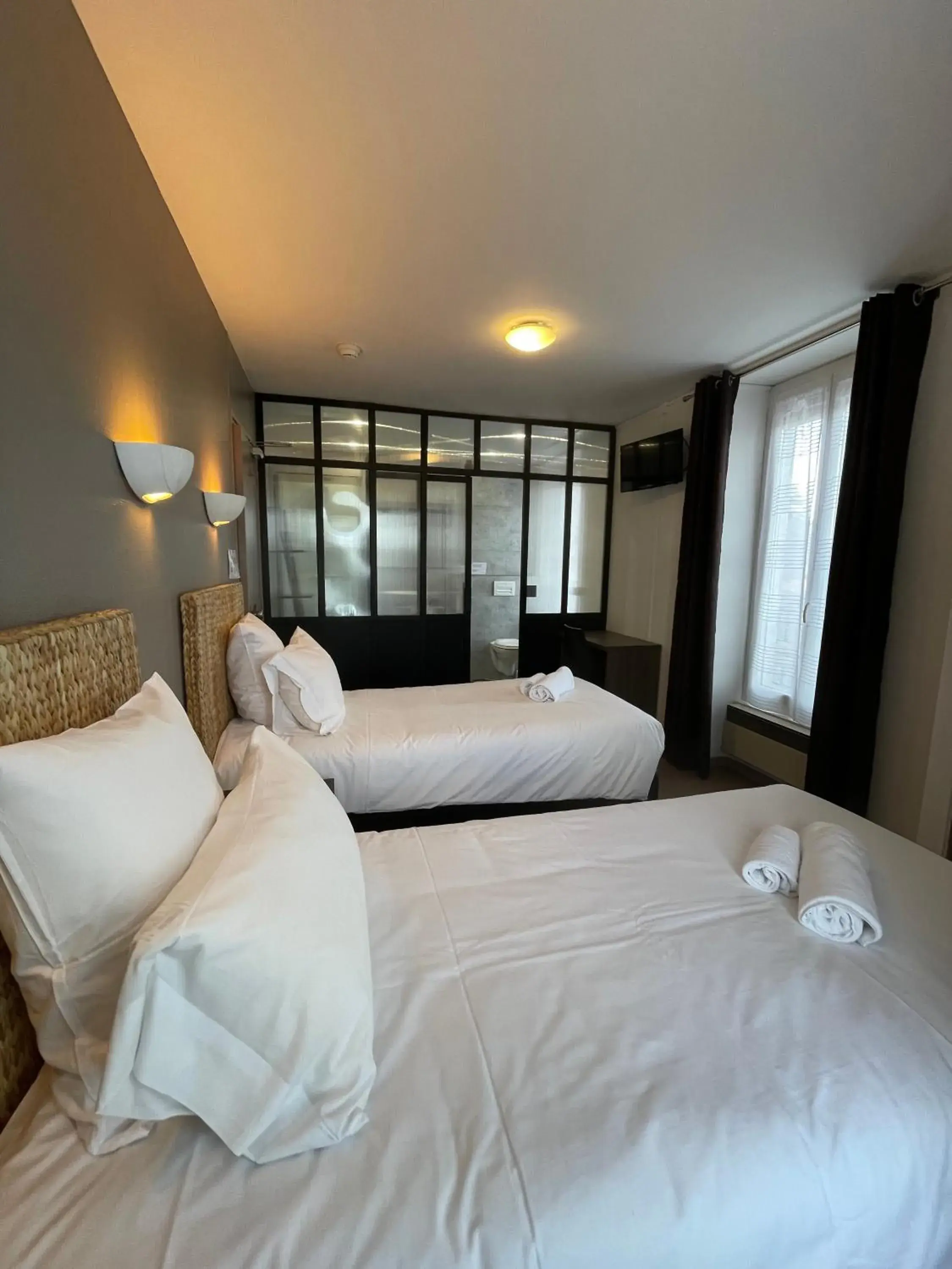 Twin Room in Hôtel du Château Twin Room in Hôtel du Château