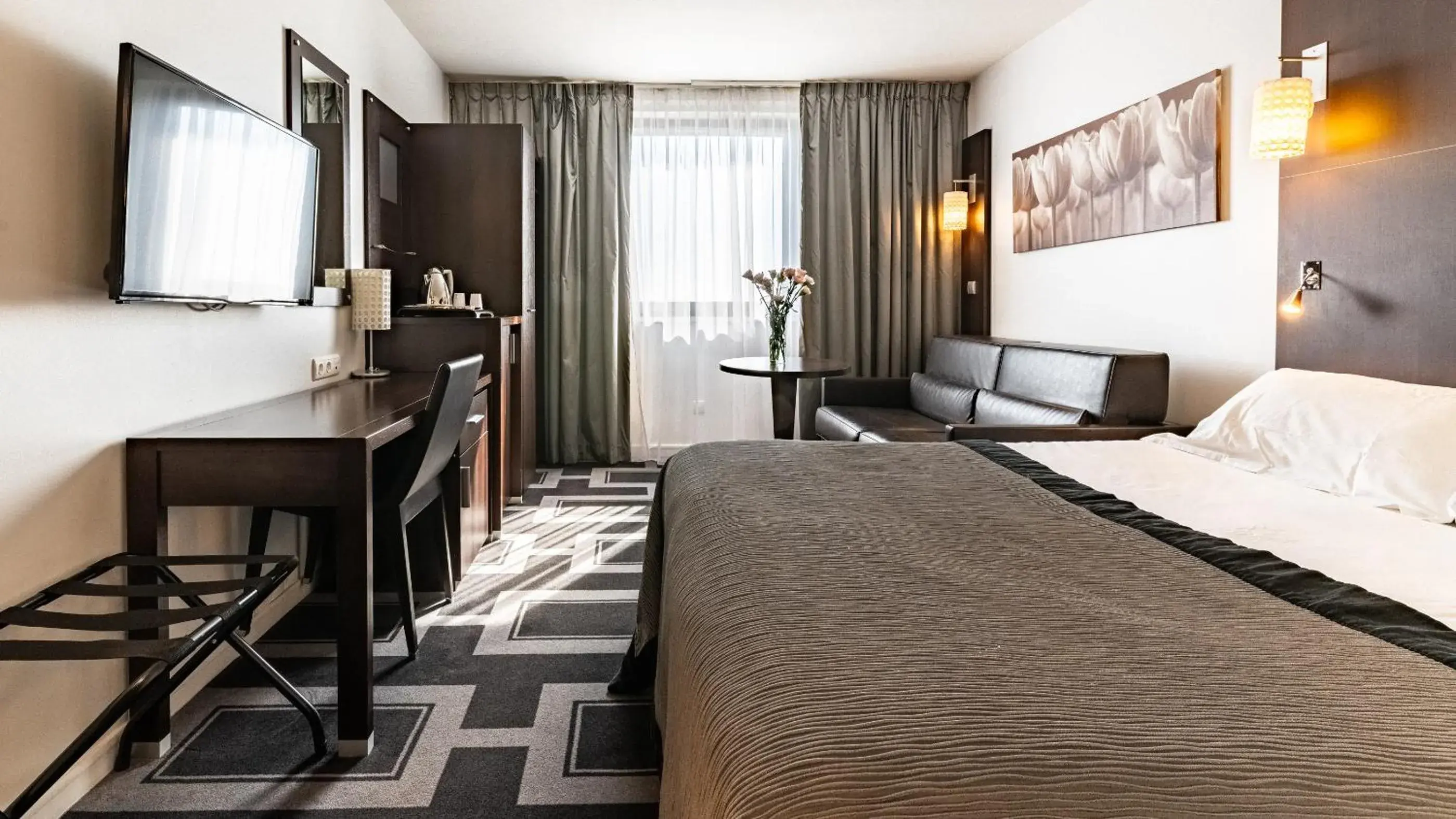 Standard Double Room with Sofa Bed in Holiday Inn Dijon Toison D'or by IHG Standard Double Room with Sofa Bed in Holiday Inn Dijon Toison D'or by IHG